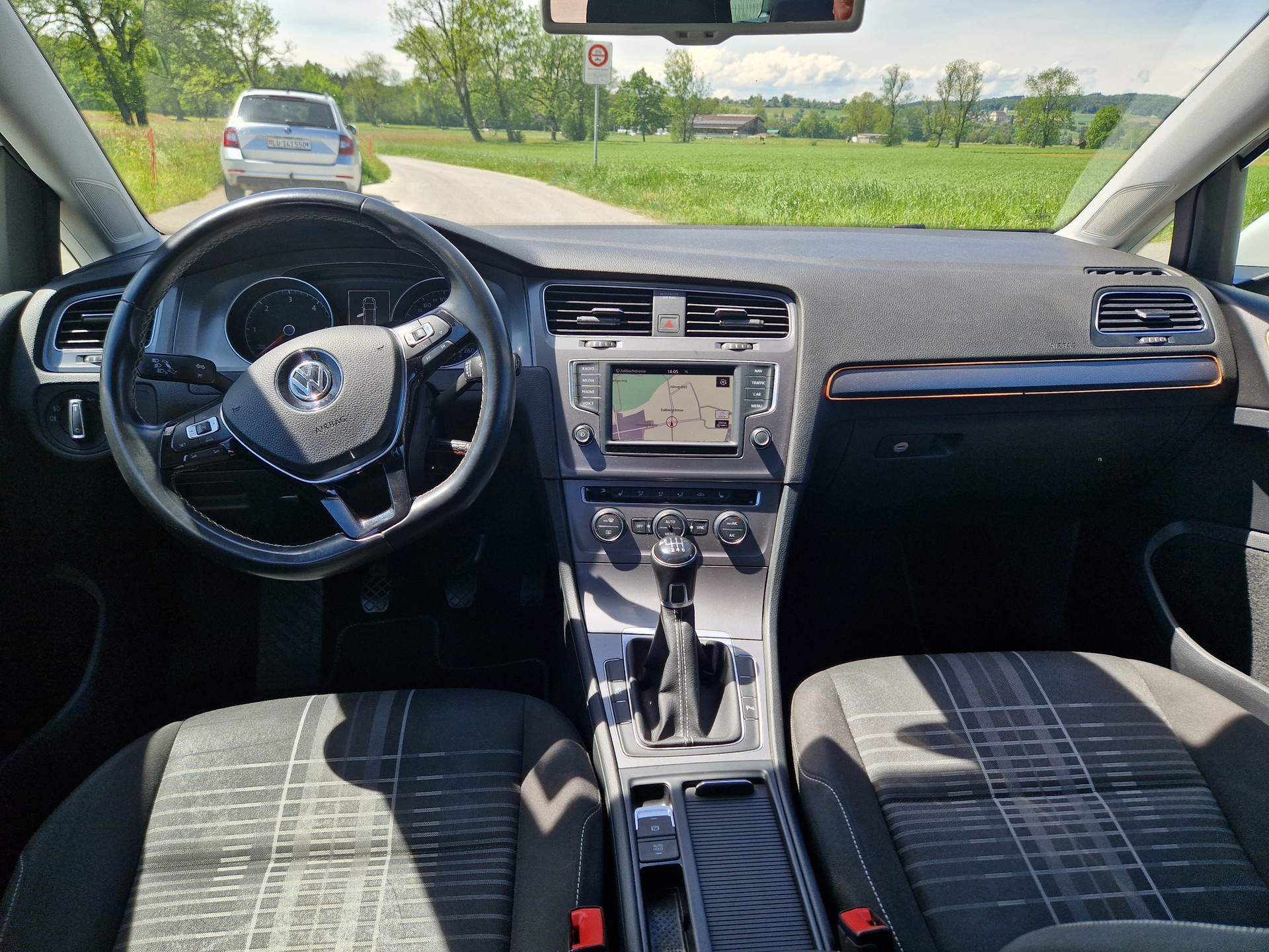 VW Golf 2.0 TDI Lounge-image-7