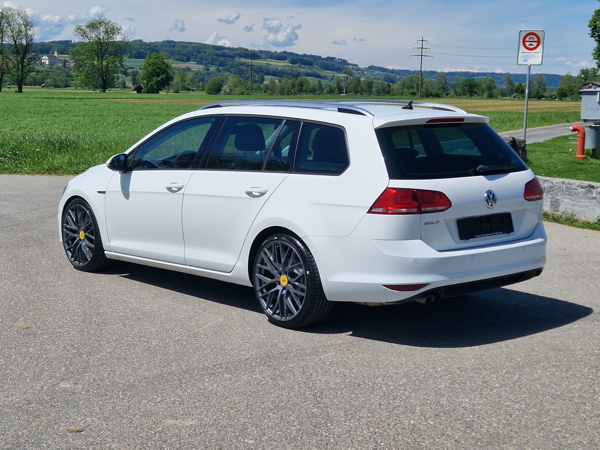 VW Golf 2.0 TDI Lounge-image-2