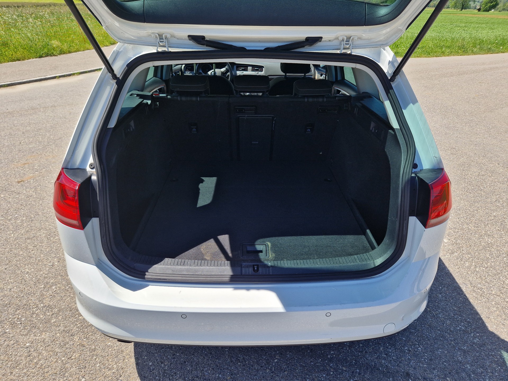 VW Golf 2.0 TDI Lounge-image-6