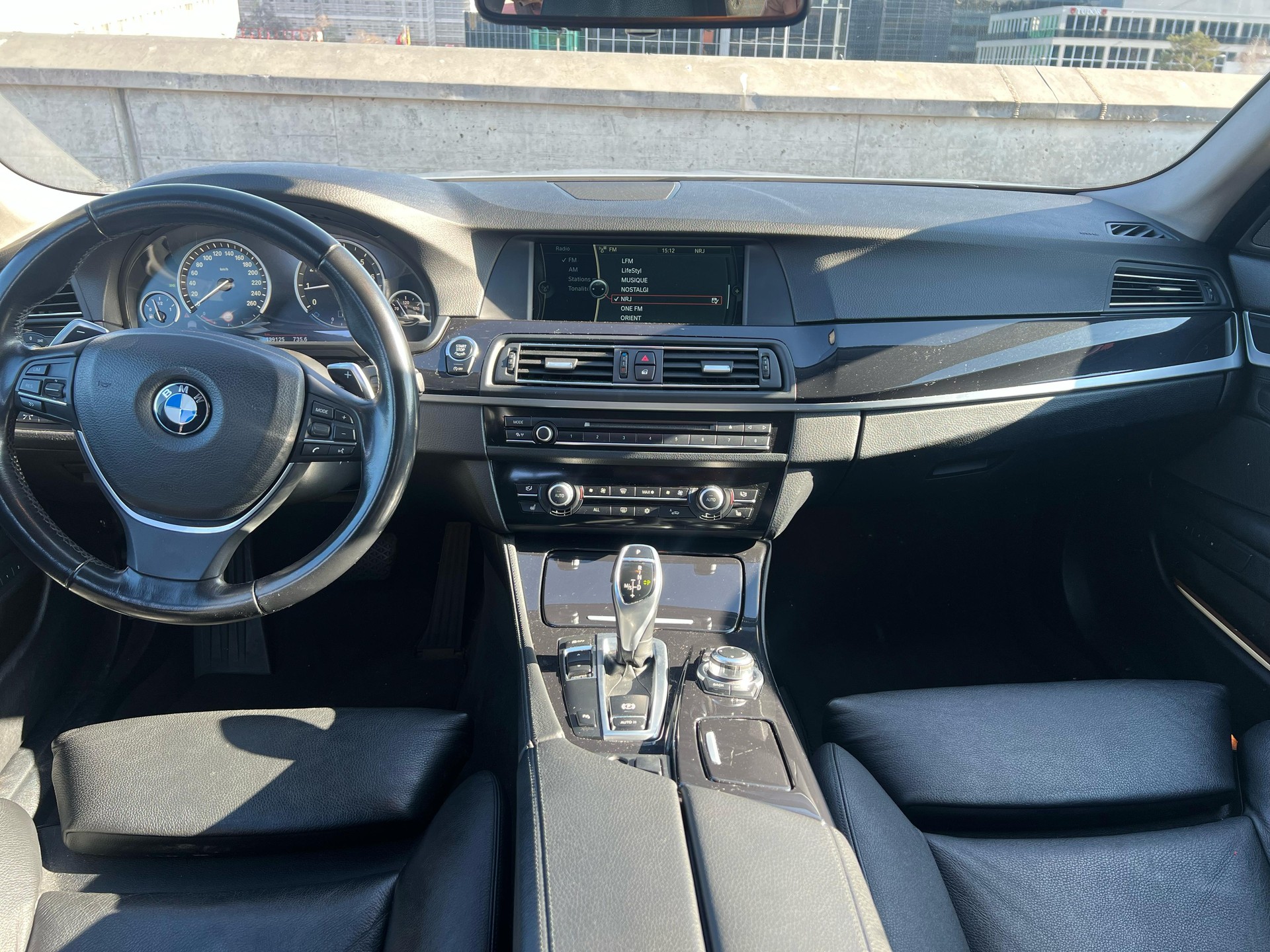 BMW 528i Touring Steptronic-showroom-element-3