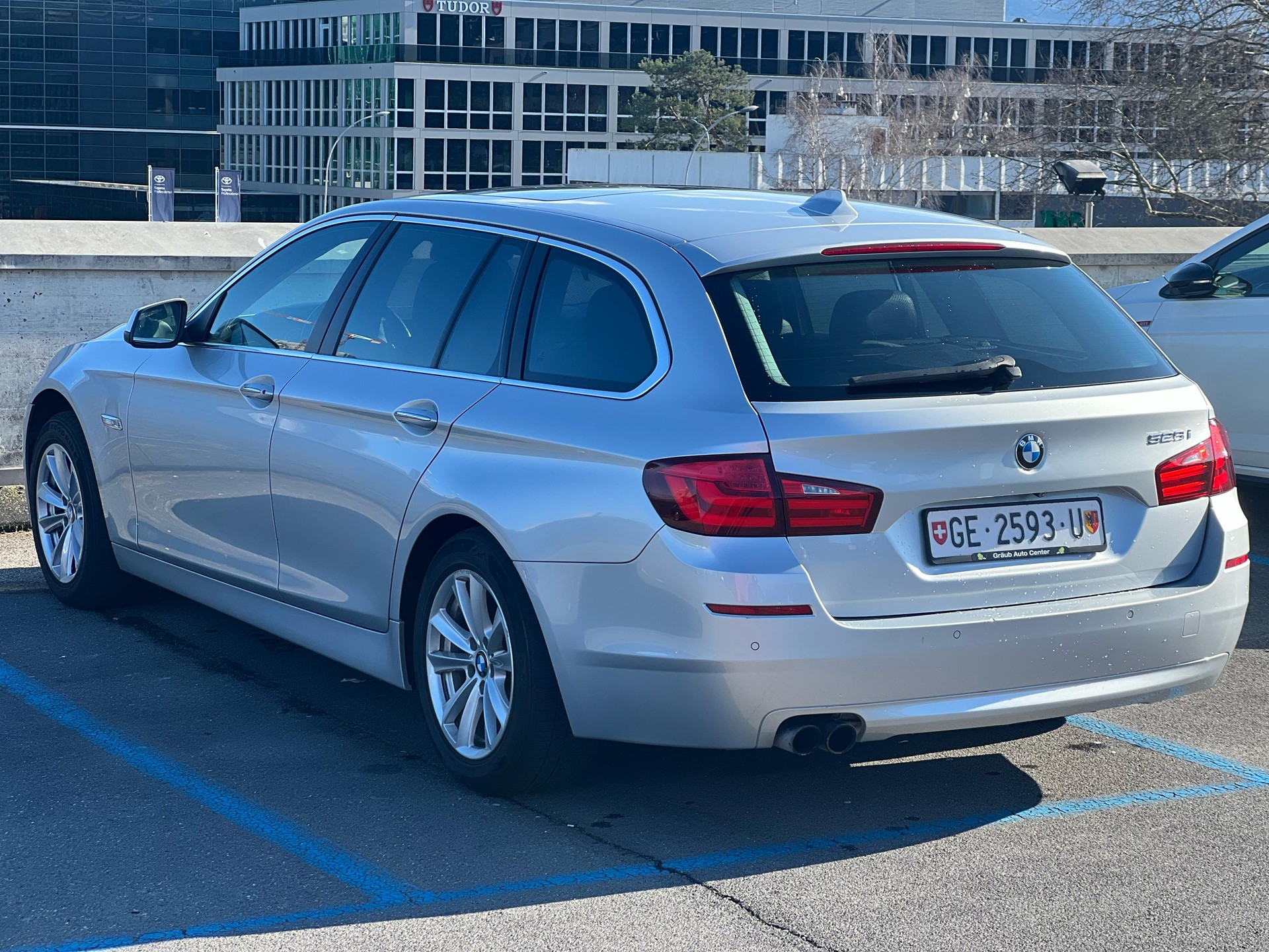 BMW 528i Touring Steptronic-showroom-element-2
