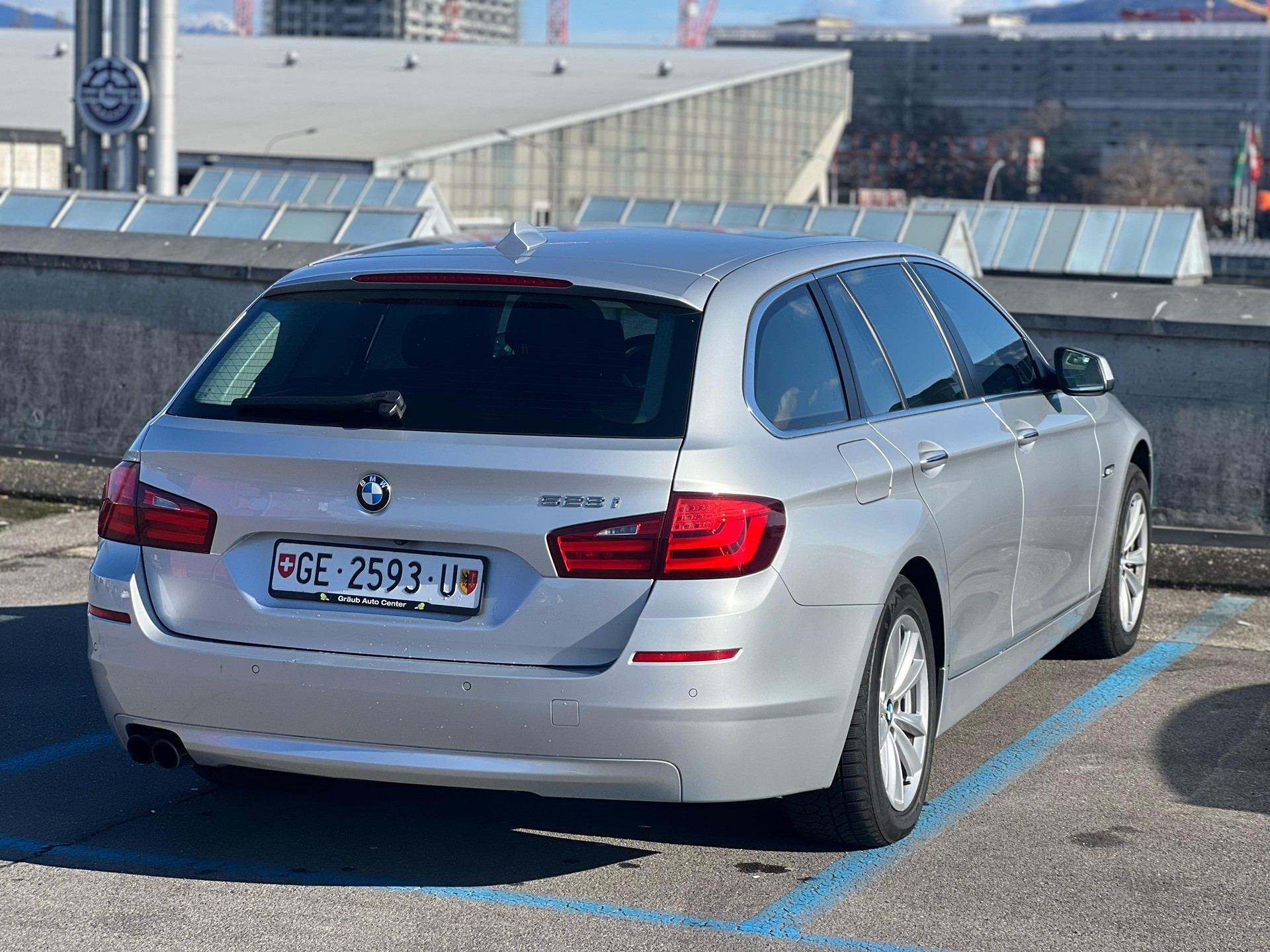 BMW 528i Touring Steptronic-showroom-element-1