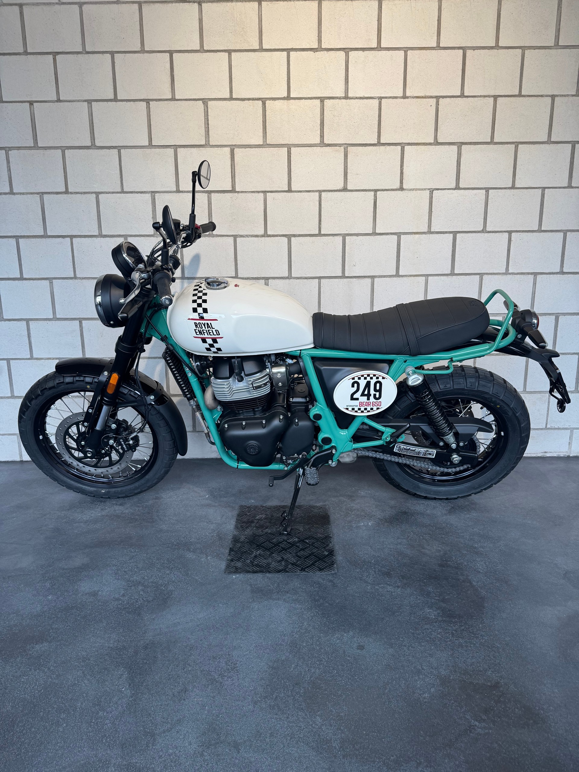 ROYAL ENFIELD BEAR 650-image-1