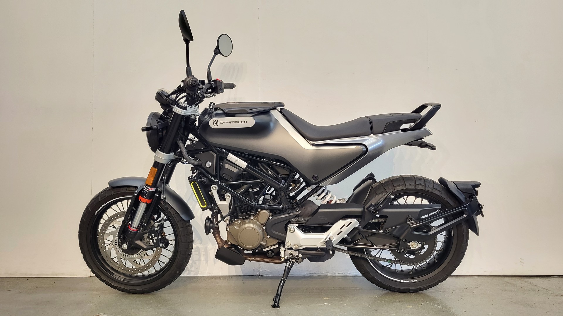 HUSQVARNA Svartpilen 125-image-1