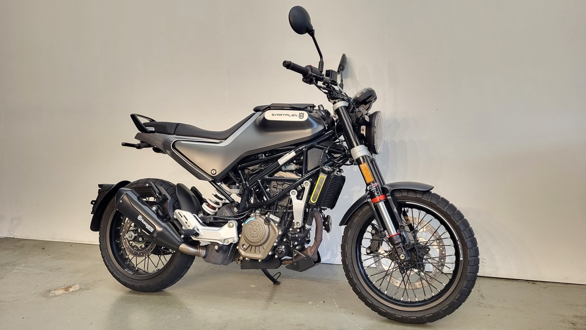 HUSQVARNA Svartpilen 125-image-2