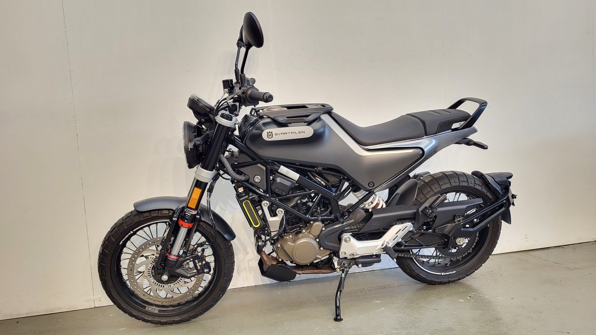 HUSQVARNA Svartpilen 125-image-3