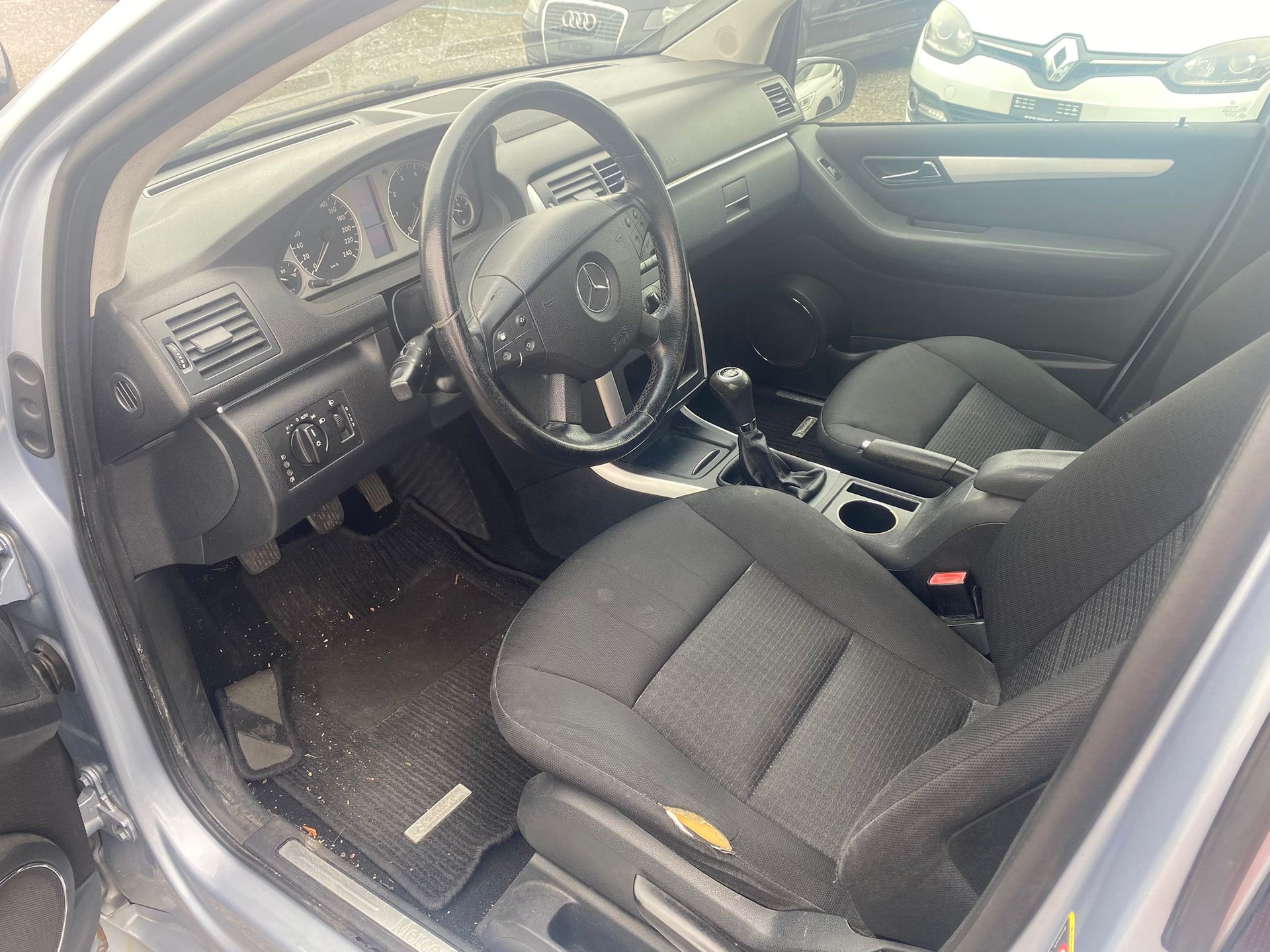 MERCEDES-BENZ B 170-image-9