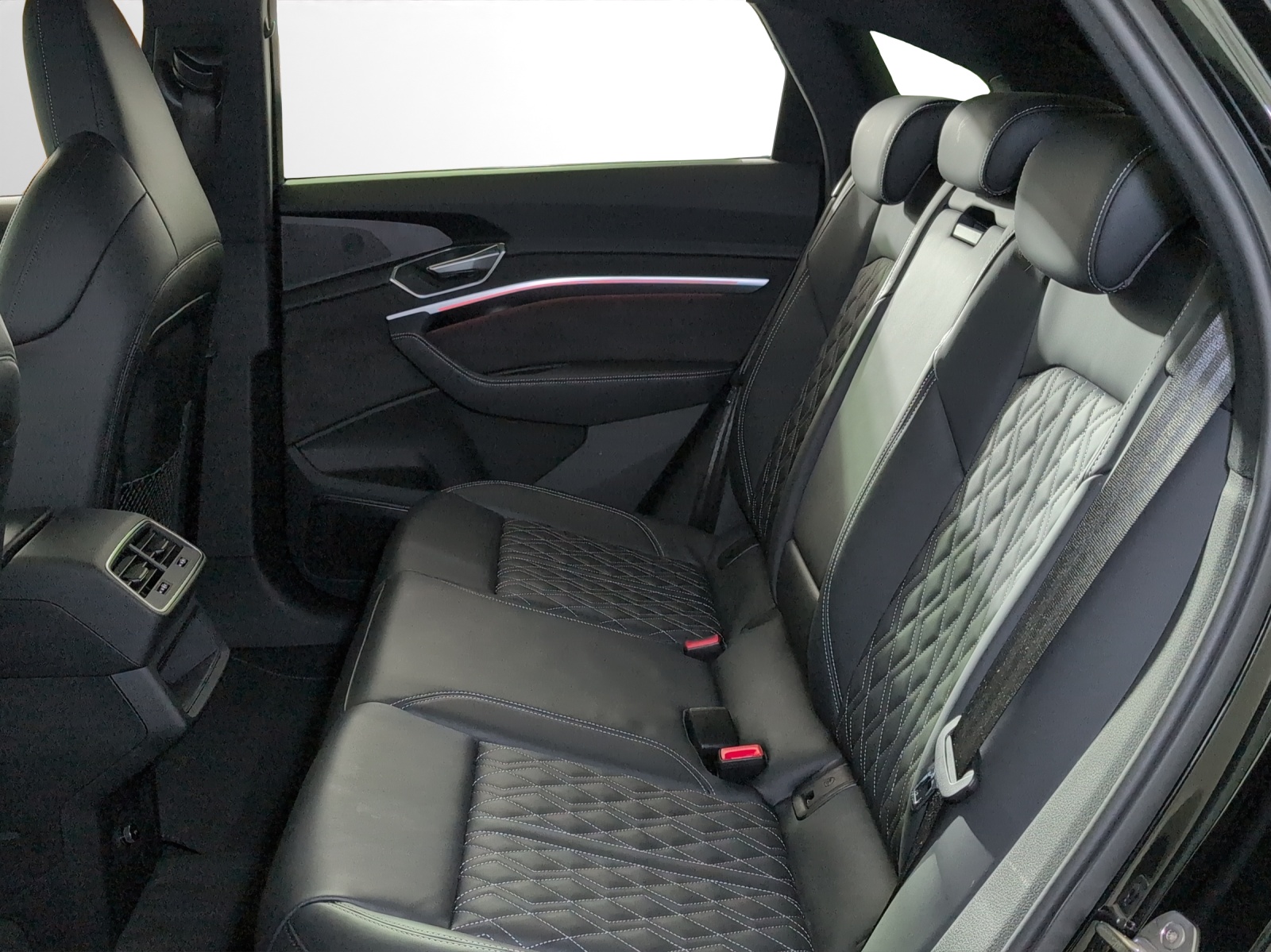 AUDI e-tron 55 Sportback S Line Black Edition quattro-image-8
