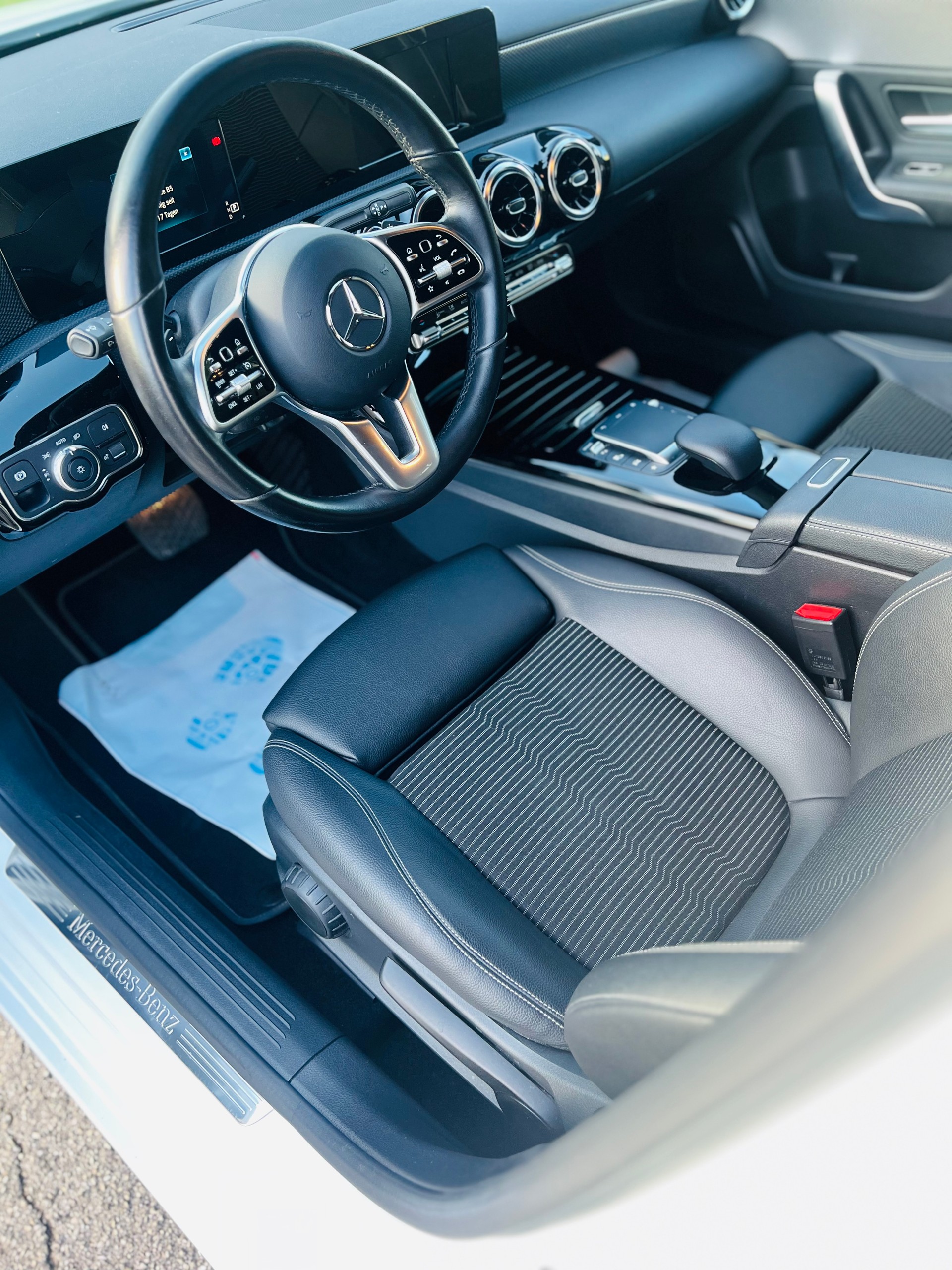 MERCEDES-BENZ A 180 d Style 8G-DCT-image-11