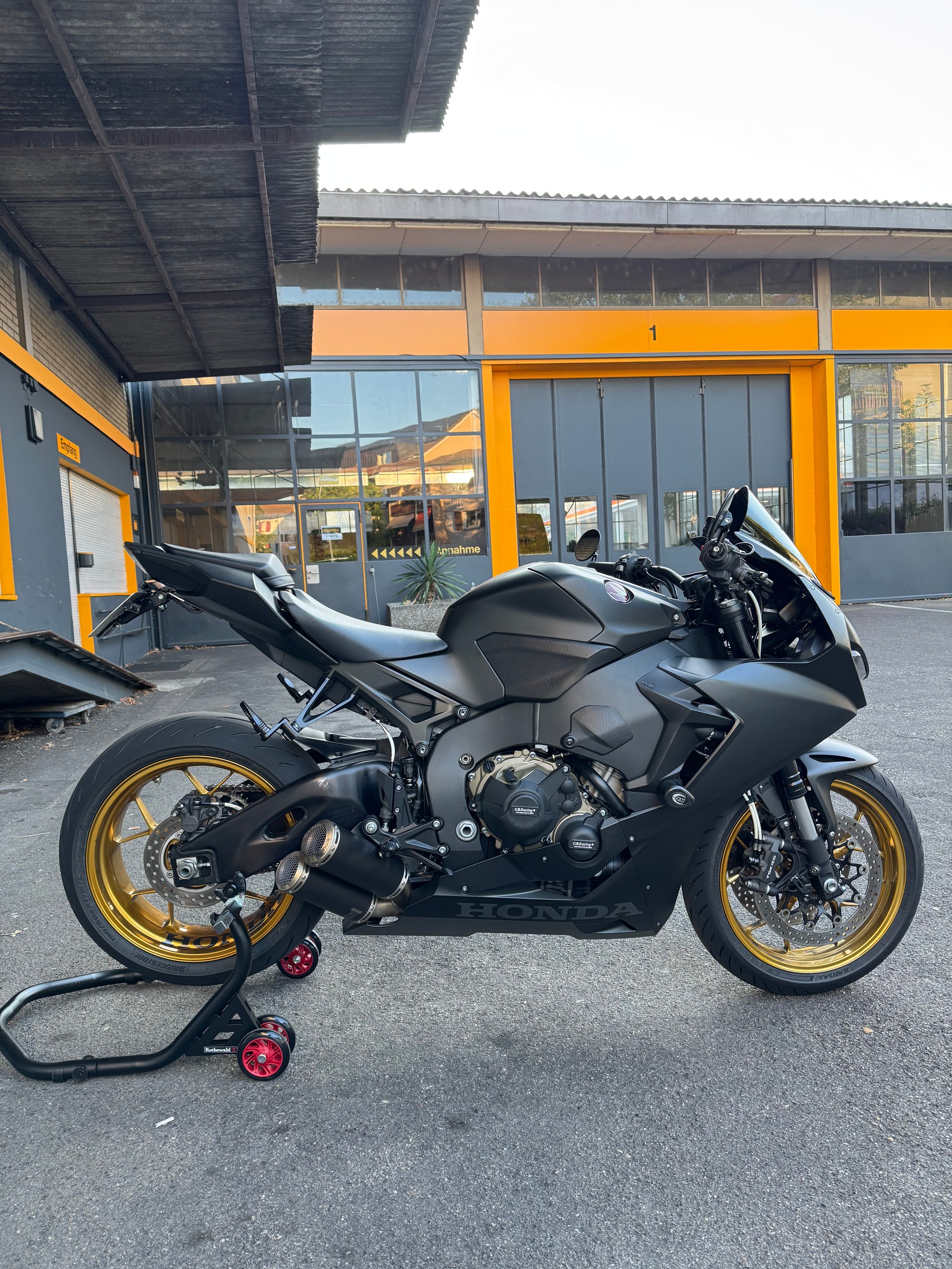 HONDA CBR 1000 RR ABS-image-1