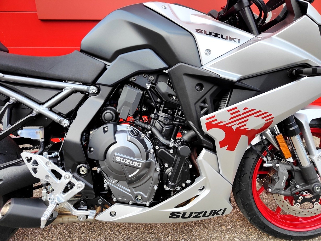 SUZUKI 8R-image-4