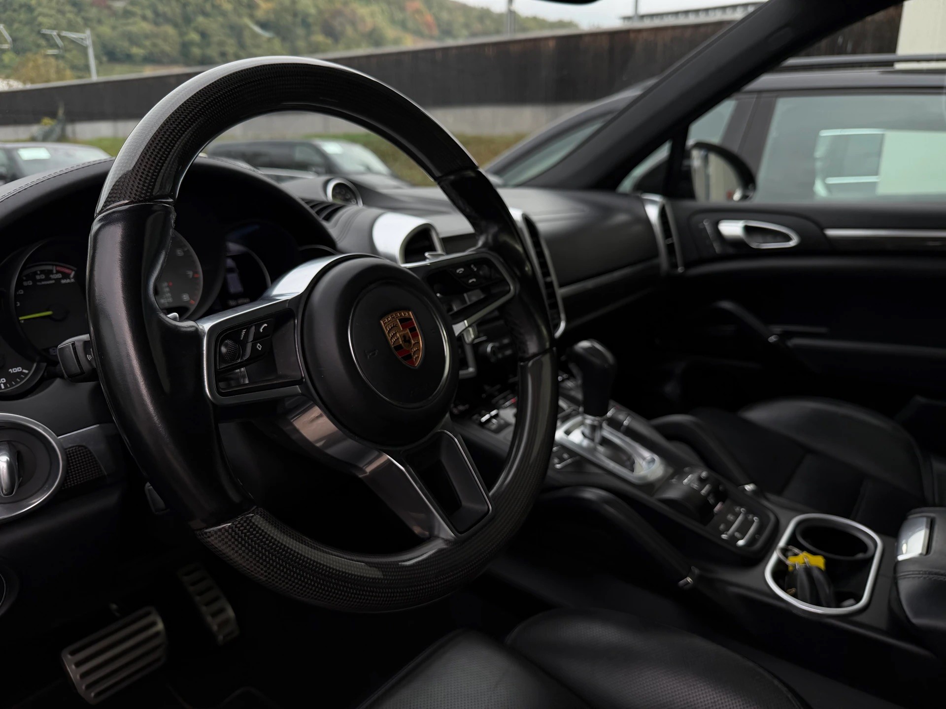 PORSCHE Cayenne S E-Hybrid-image-8