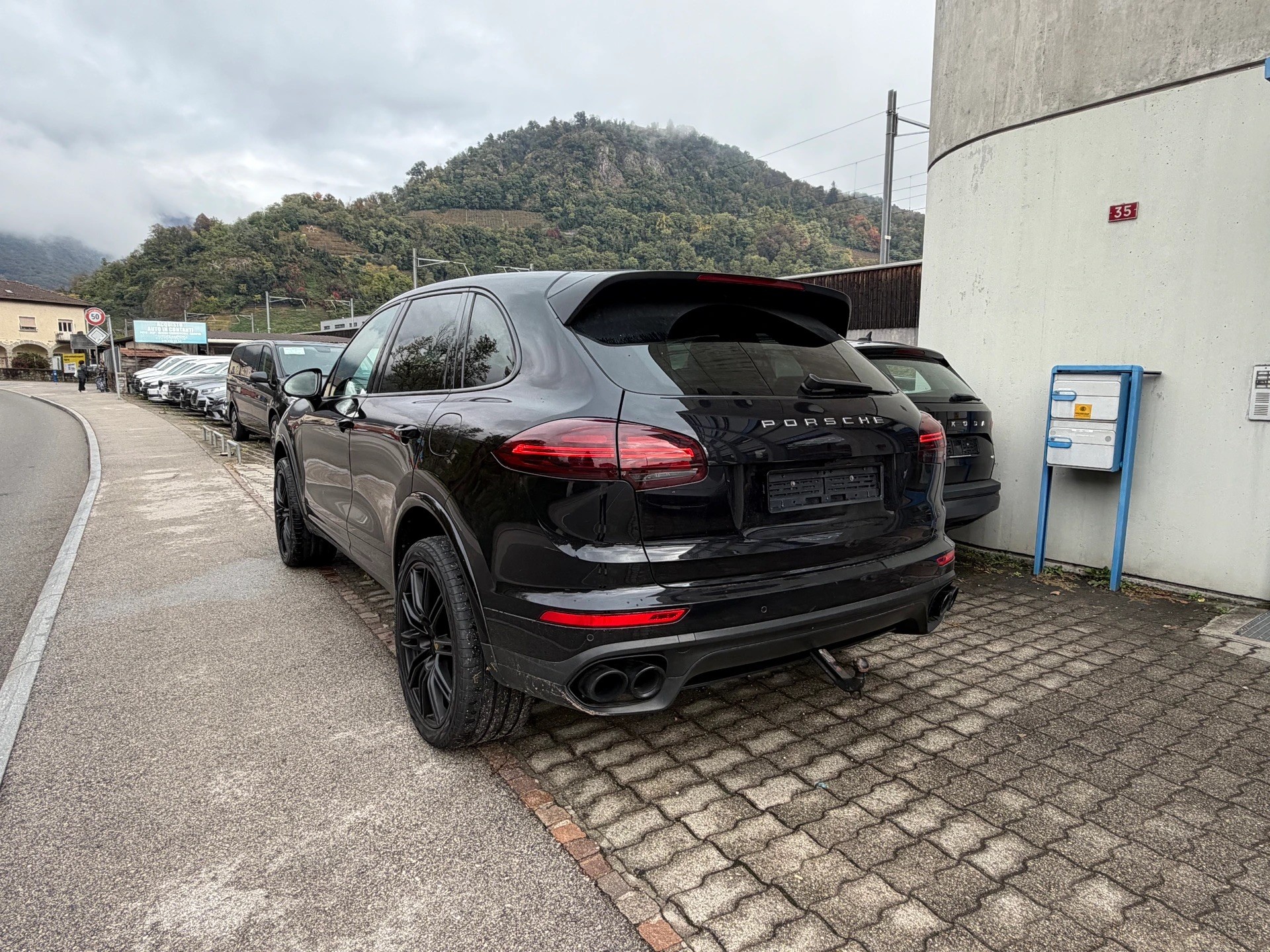 PORSCHE Cayenne S E-Hybrid-image-4