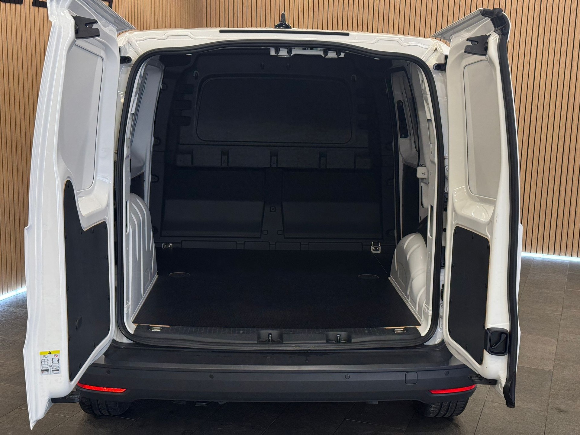 VW Caddy Cargo 1.5 TSI-image-5