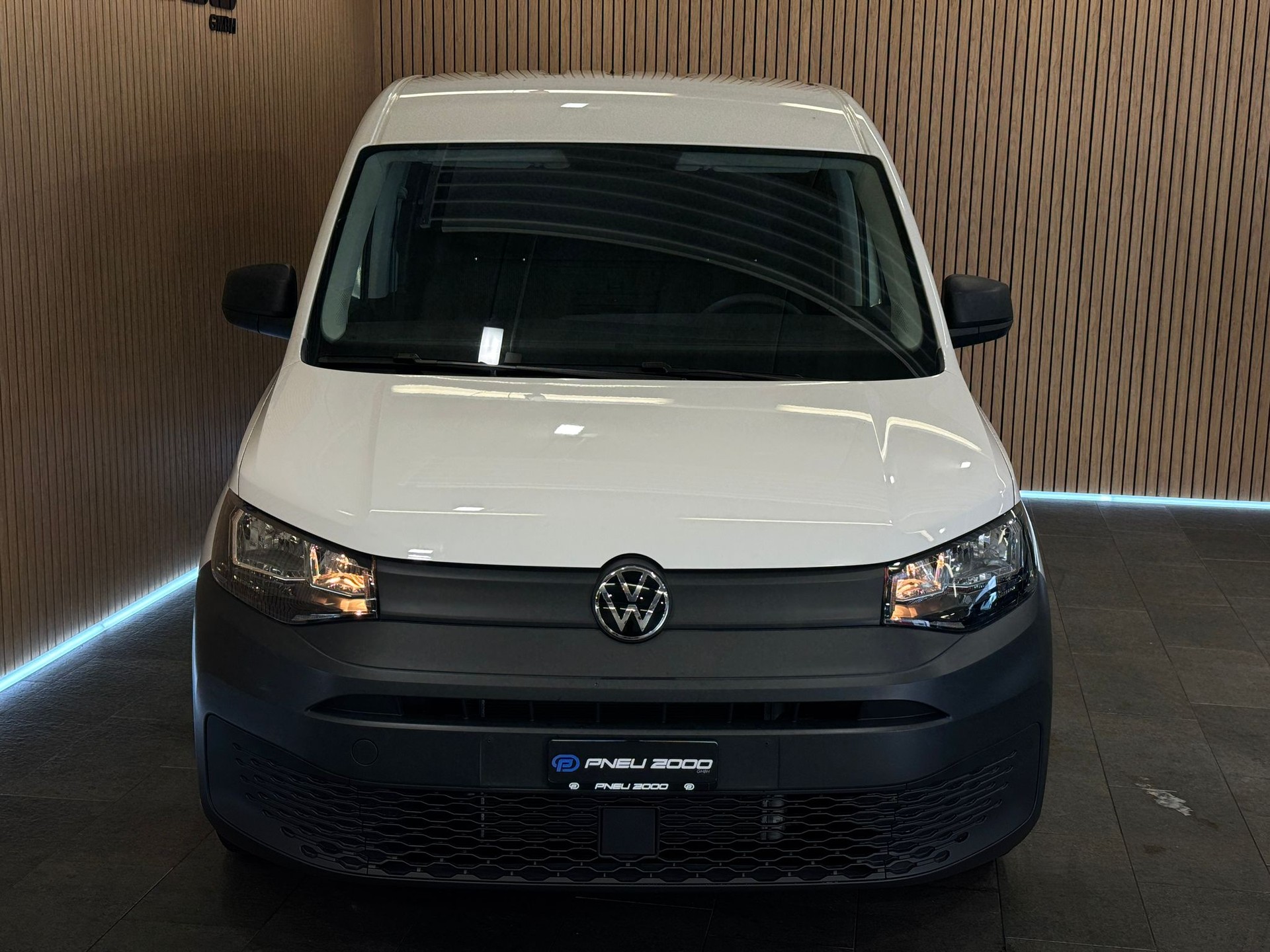 VW Caddy Cargo 1.5 TSI-showroom-element-1