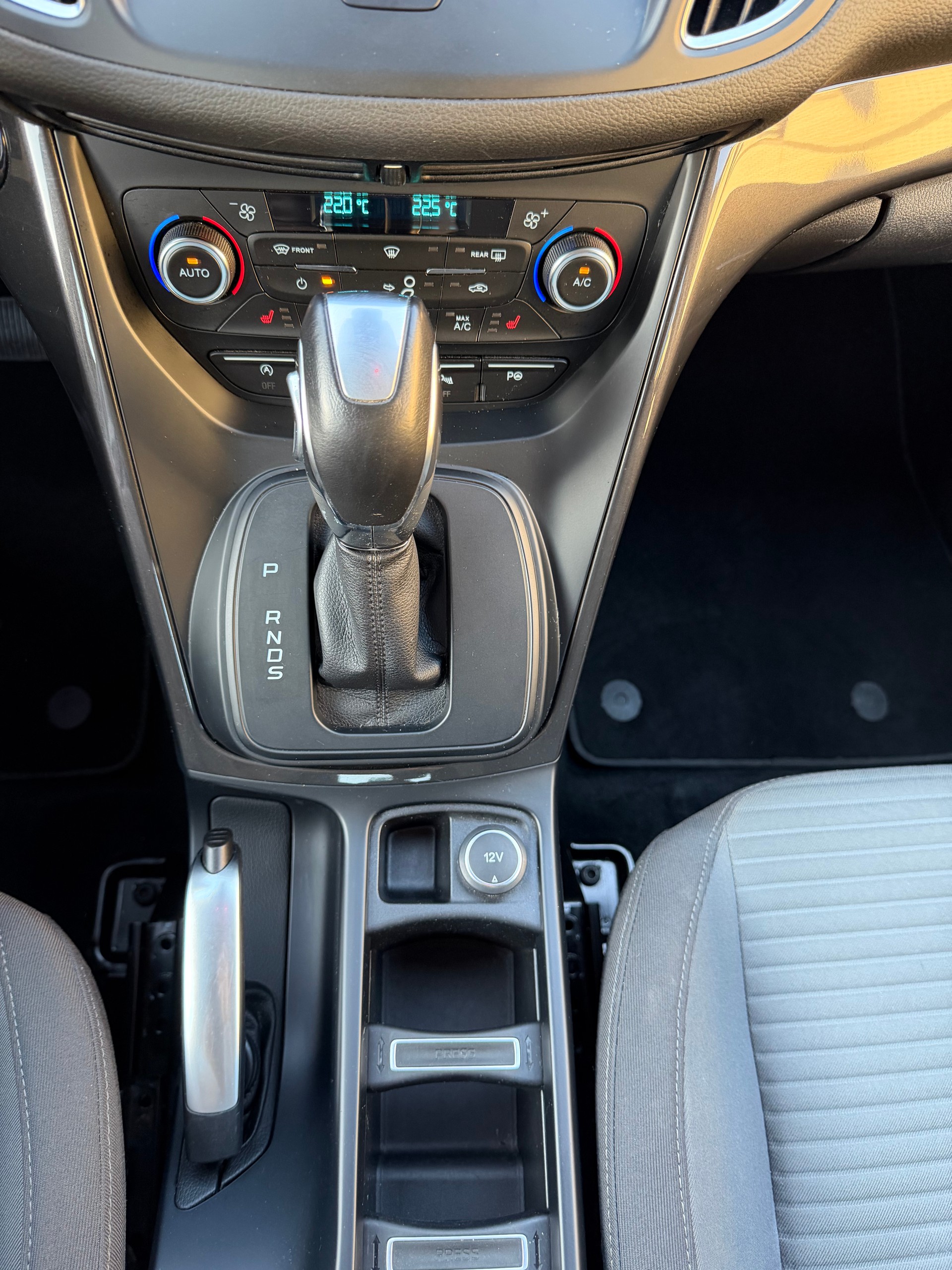 FORD GrC-Max 1.5 TDCi Titanium PowerShift Automat-image-17