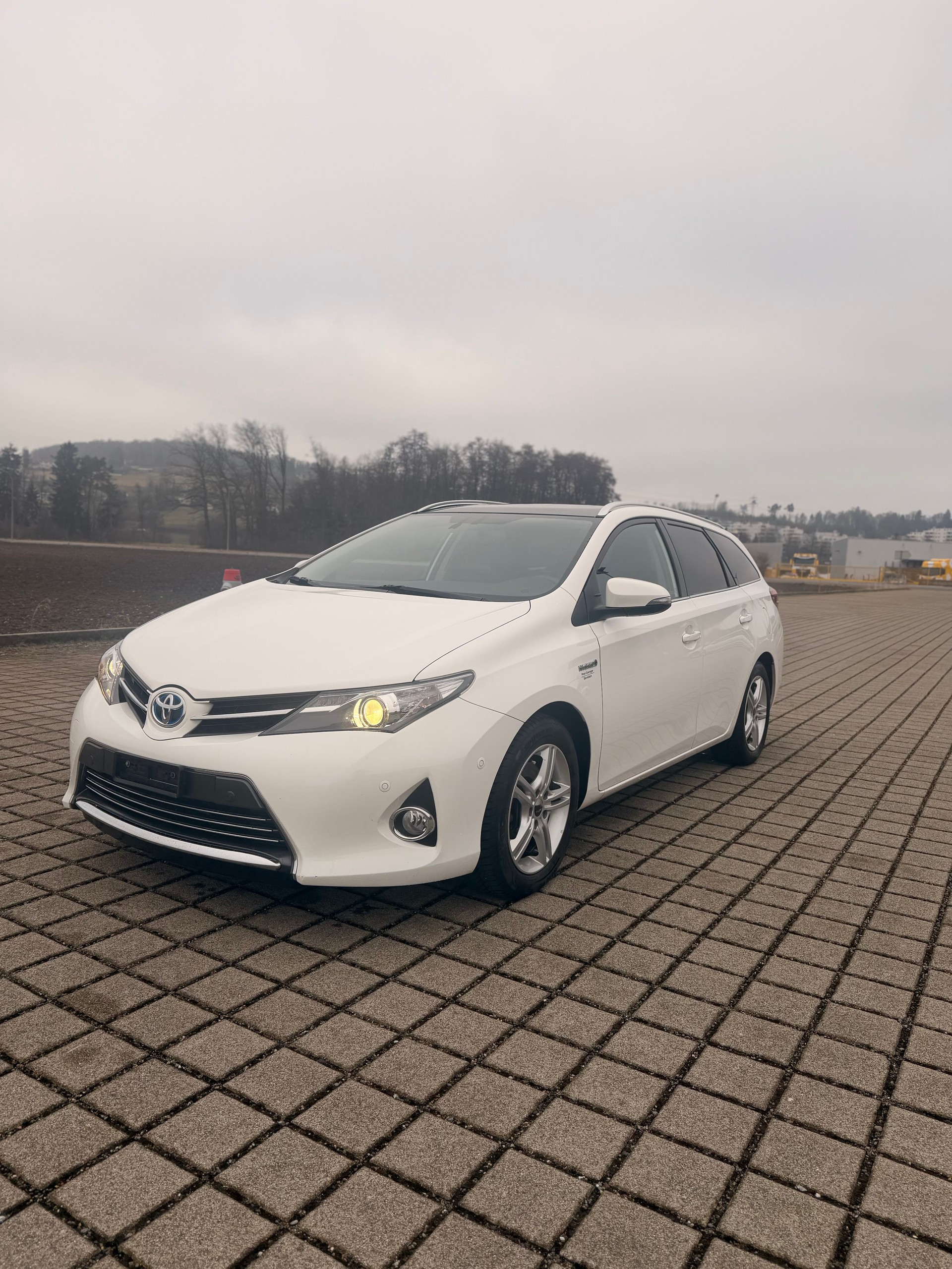 TOYOTA Auris Touring Sports 1.8 16V HSD Linea Sol