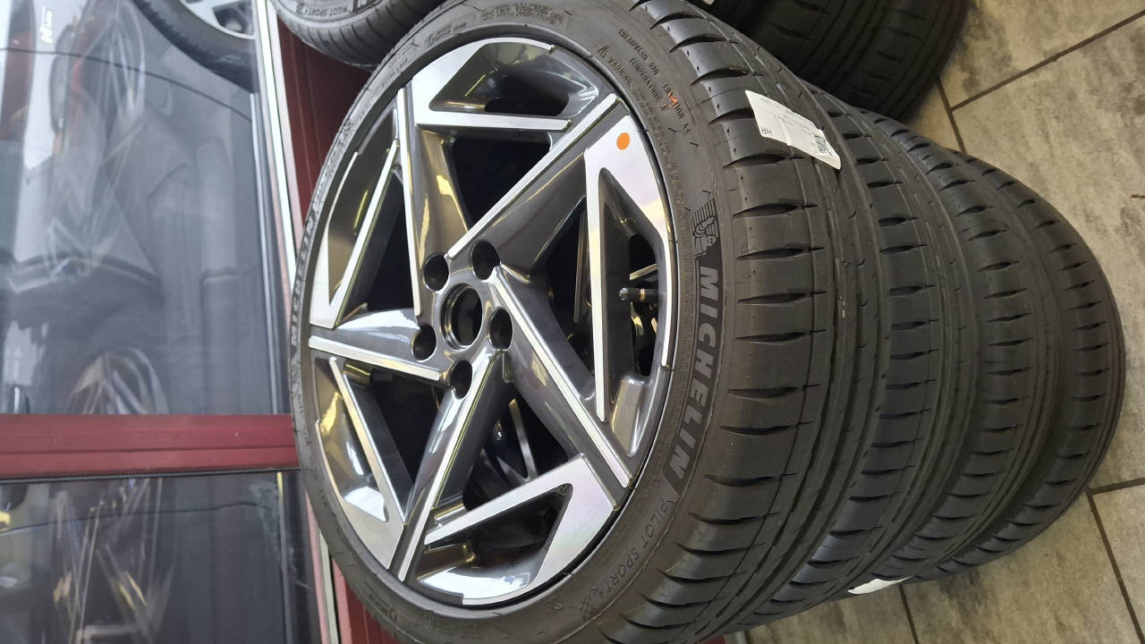 HYUNDAI i30 1.5 T-GDi N-Line-image-10
