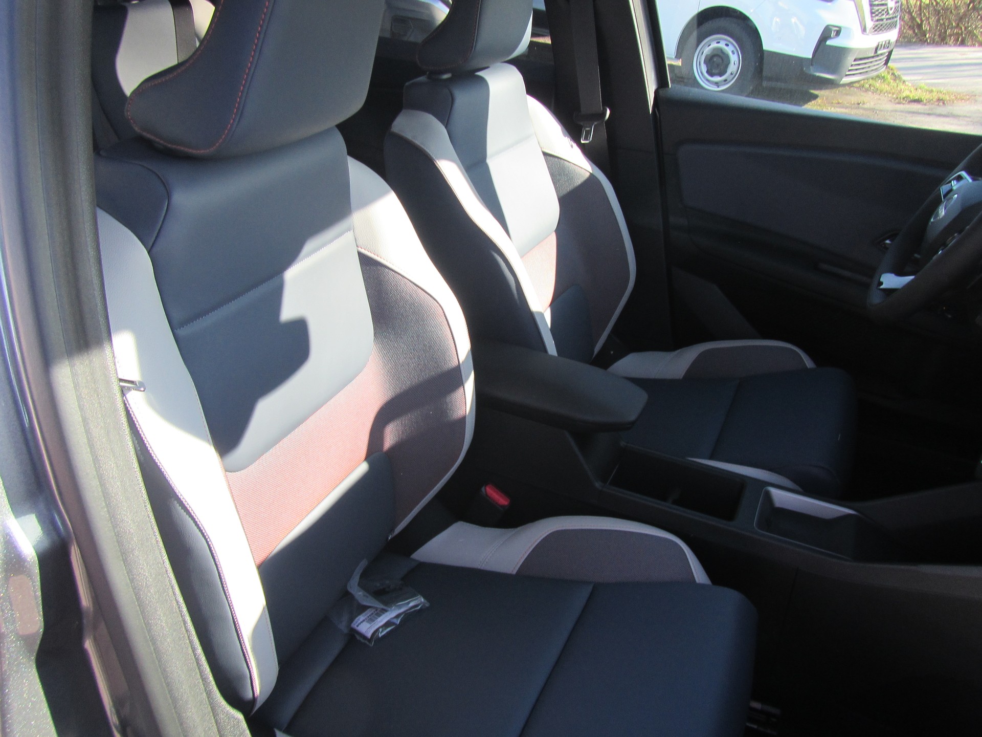 NISSAN Micra 52kWh Evolve-image-5