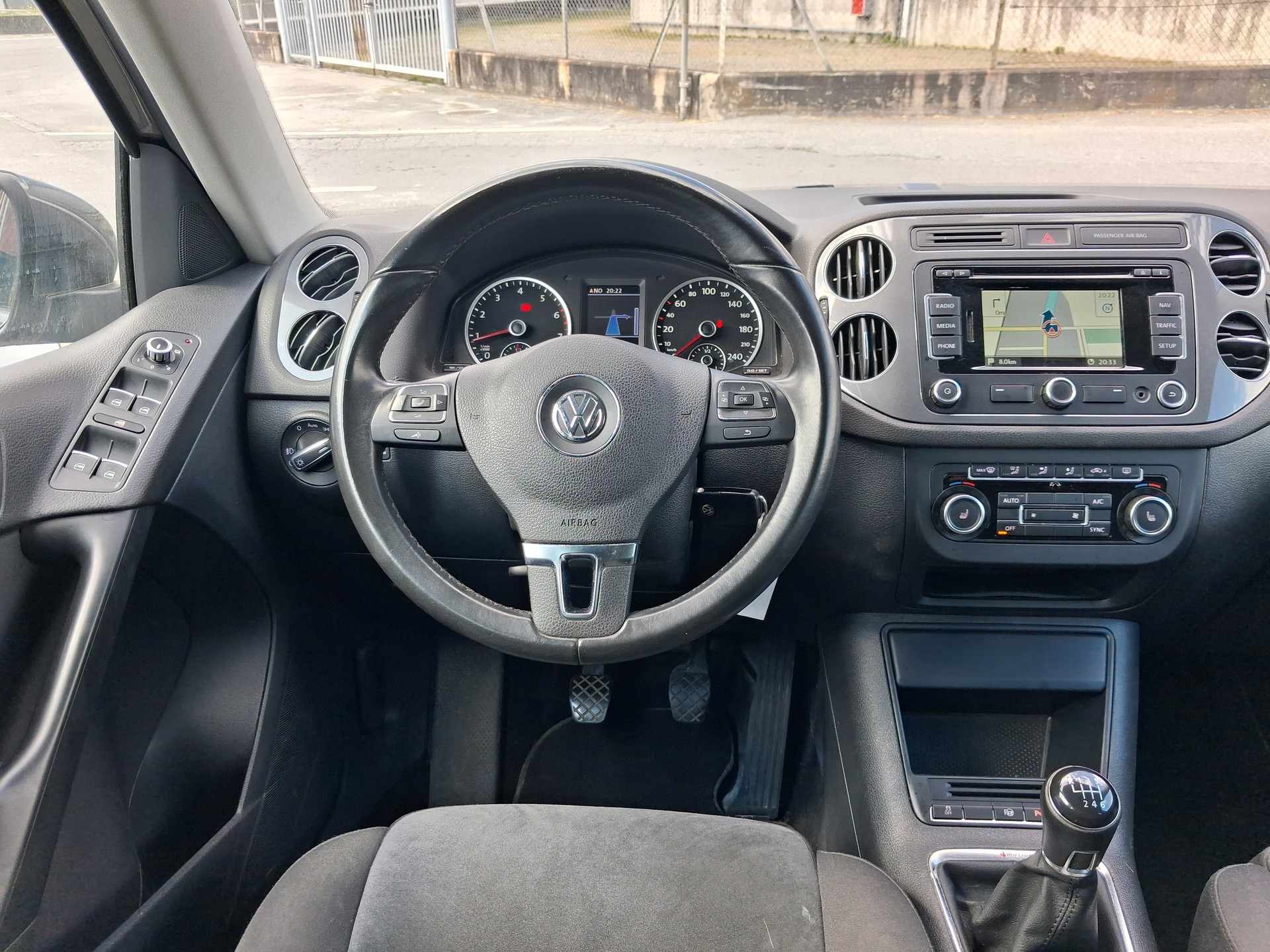 VW Tiguan 1.4 TSI Sport&Style 4Motion-image-9