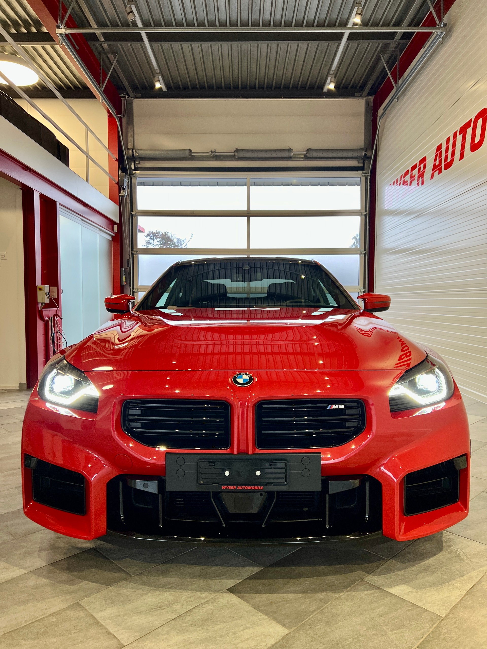 BMW M2 Steptronic-showroom-element-2