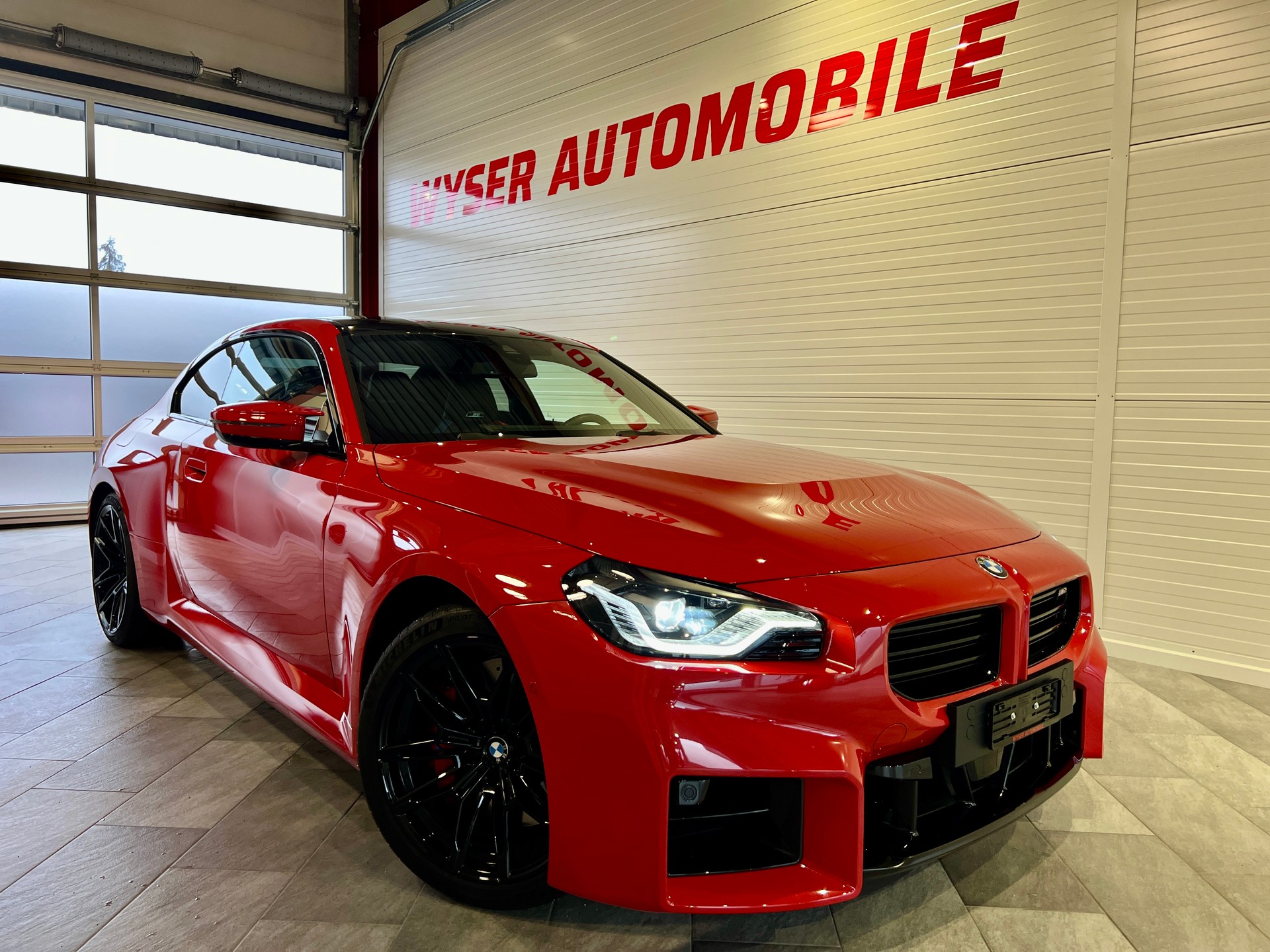 BMW M2 Steptronic-showroom-element-1