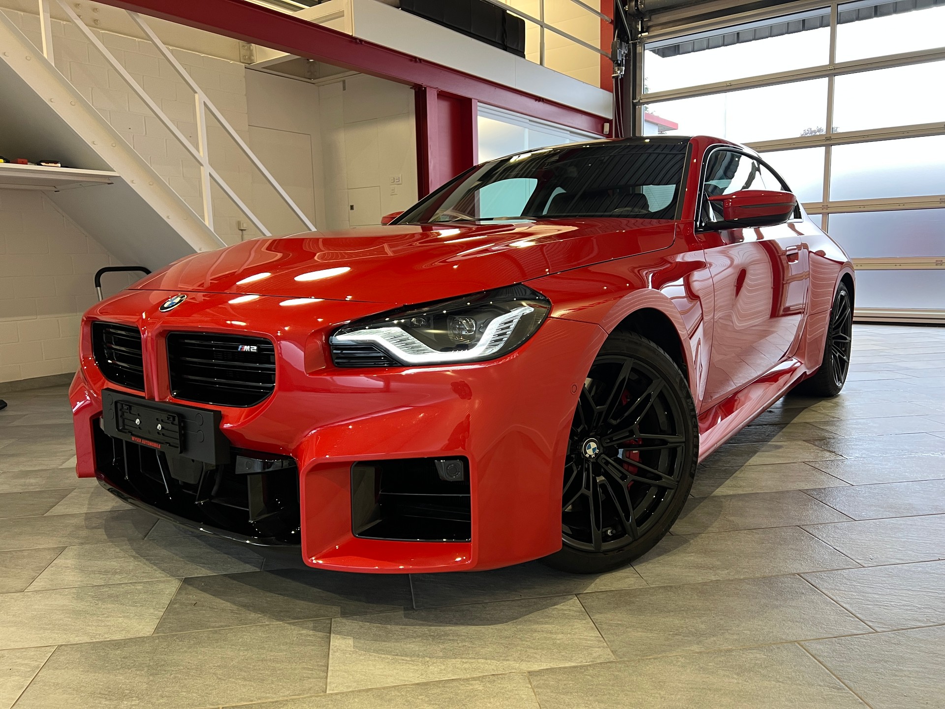 BMW M2 Steptronic-showroom-element-3