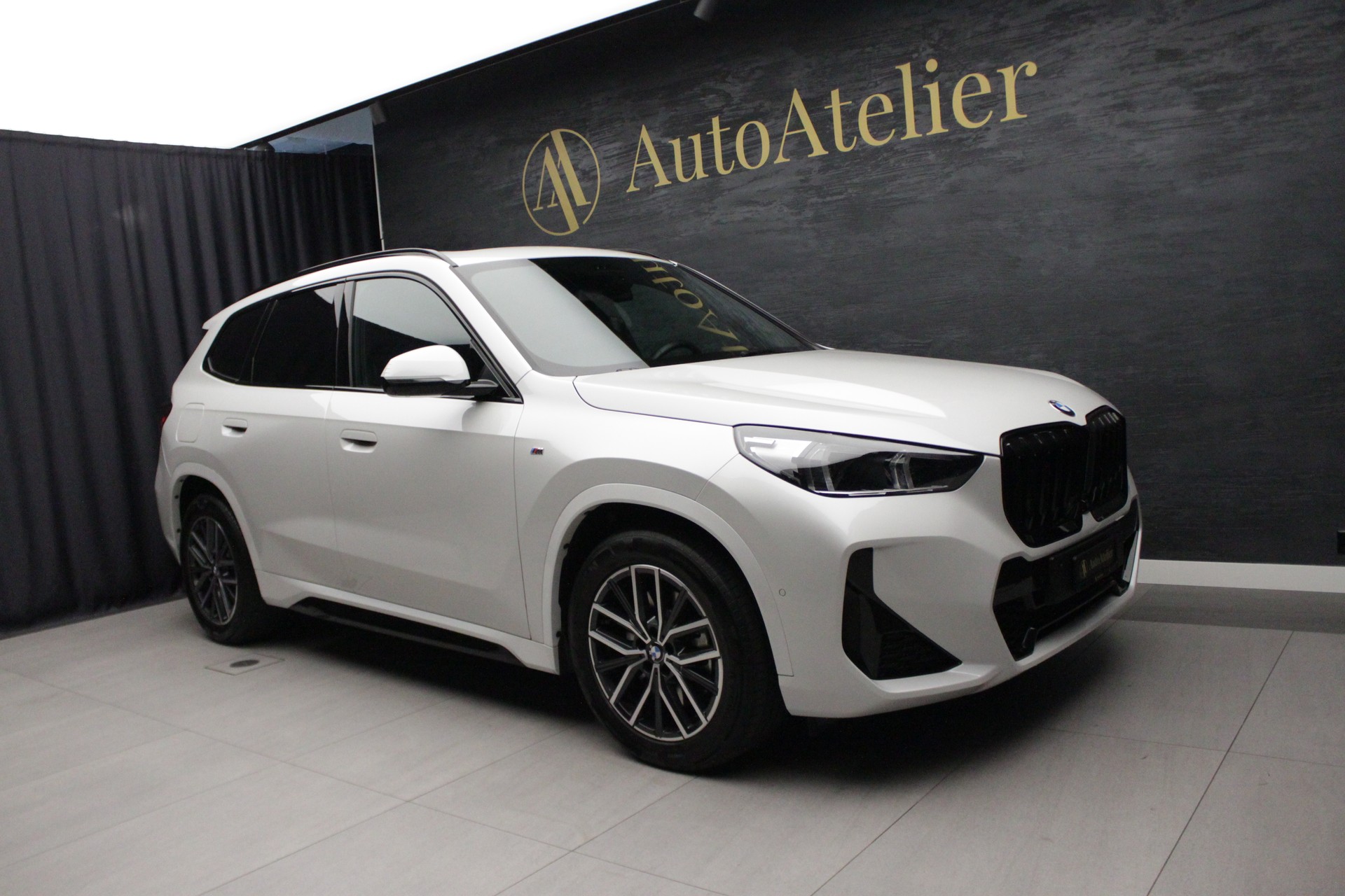BMW X1 xDrive 23d 48V M Sport-showroom-element-1