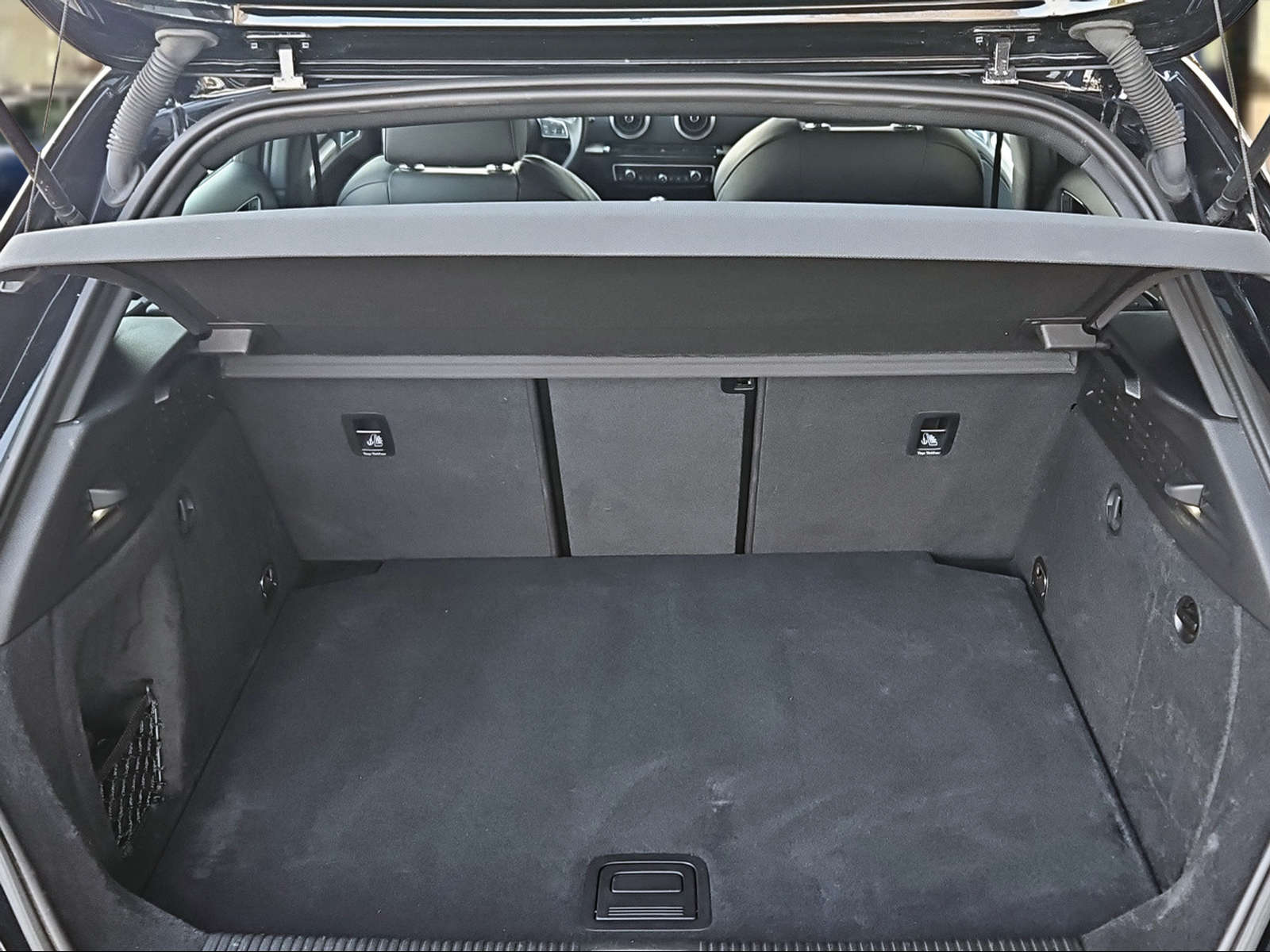 AUDI A3 Sportback 35 TFSI Sport Mythosschwarz Metallic-image-5