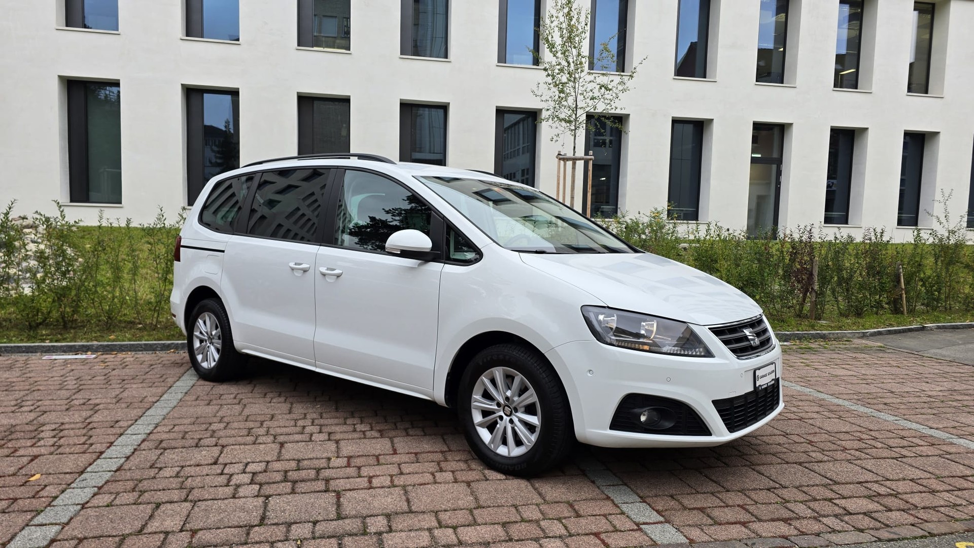 SEAT Alhambra 2.0 TDI Style DSG 7 Plätzer / Automat / Navigationsystem / Rückfahrtkamera / Frisch Ab MFK-image-1