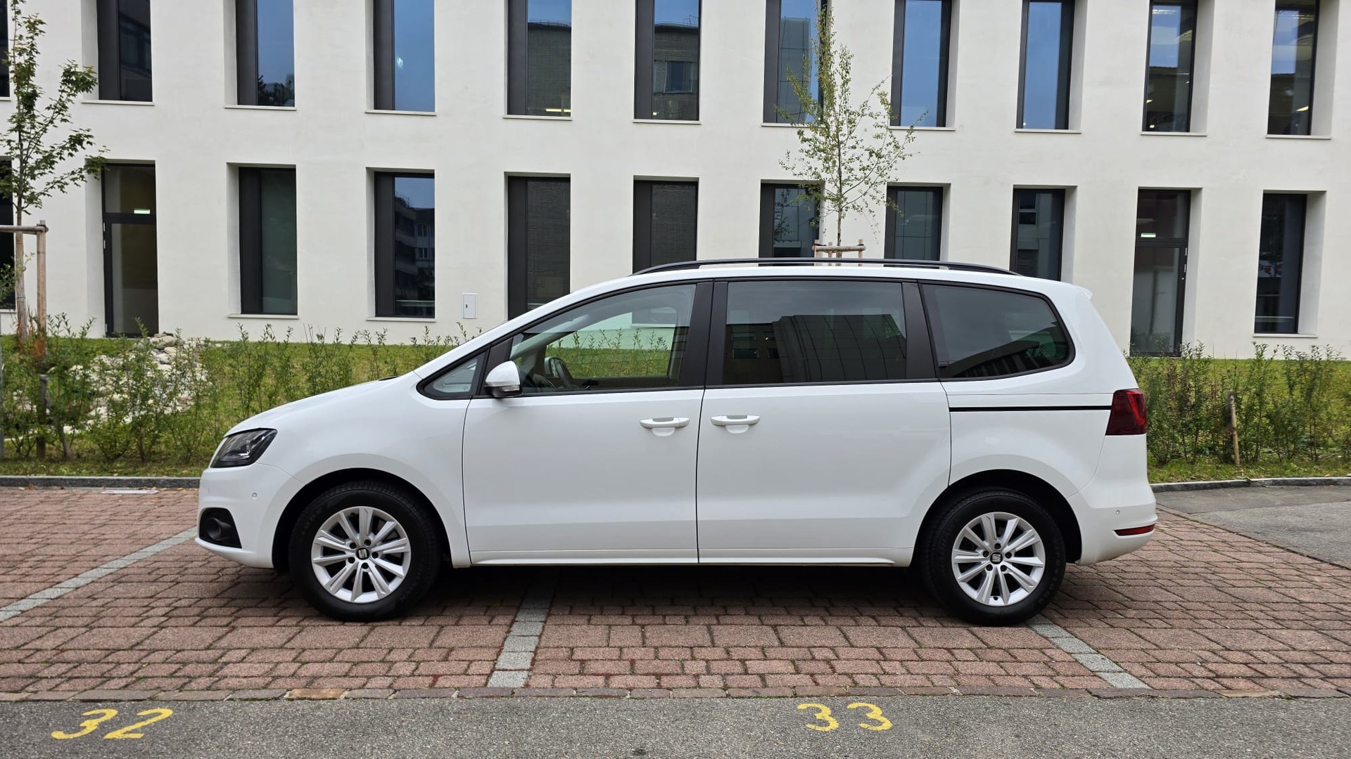 SEAT Alhambra 2.0 TDI Style DSG 7 Plätzer / Automat / Navigationsystem / Rückfahrtkamera / Frisch Ab MFK-image-3