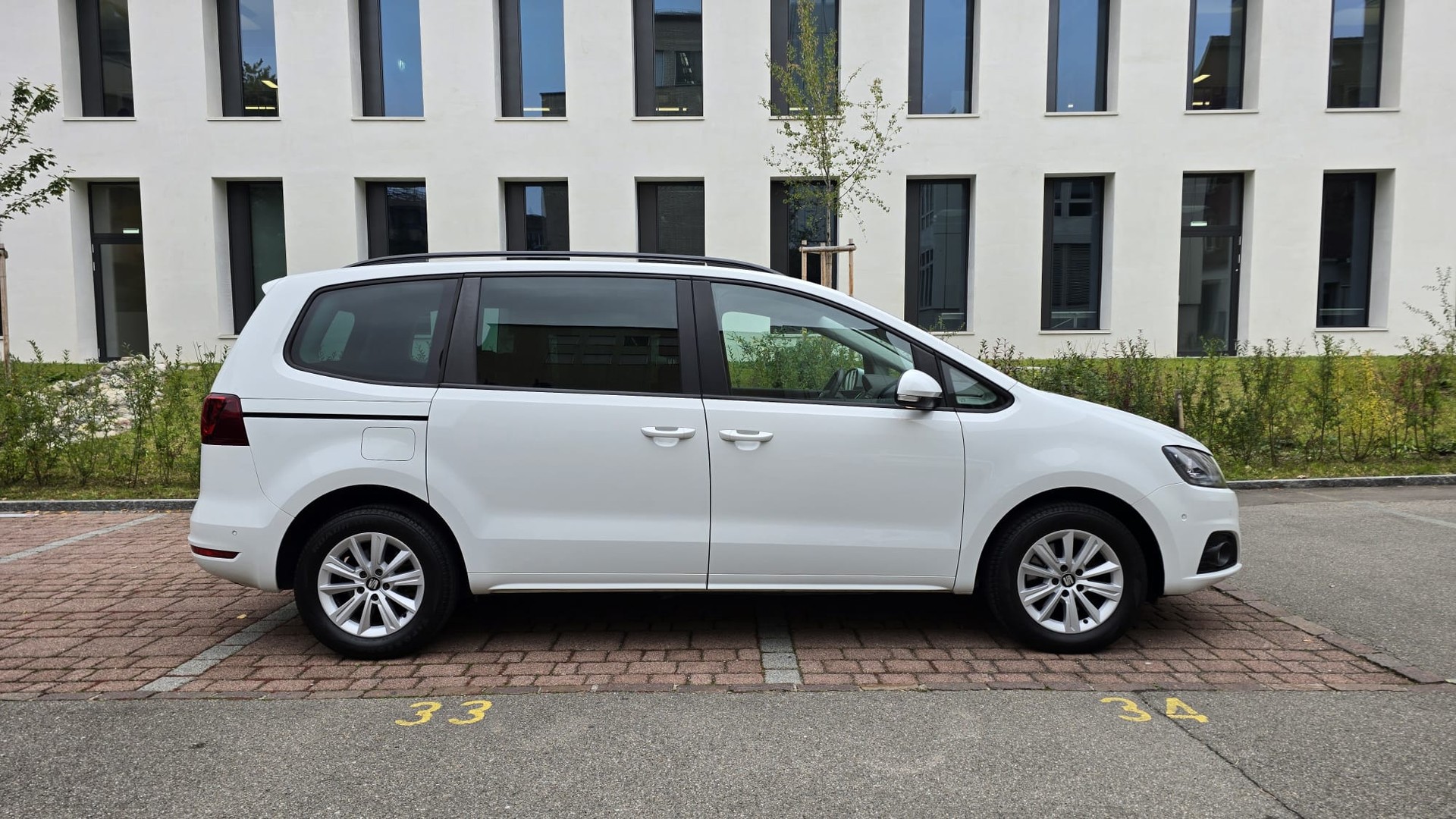 SEAT Alhambra 2.0 TDI Style DSG 7 Plätzer / Automat / Navigationsystem / Rückfahrtkamera / Frisch Ab MFK-image-2