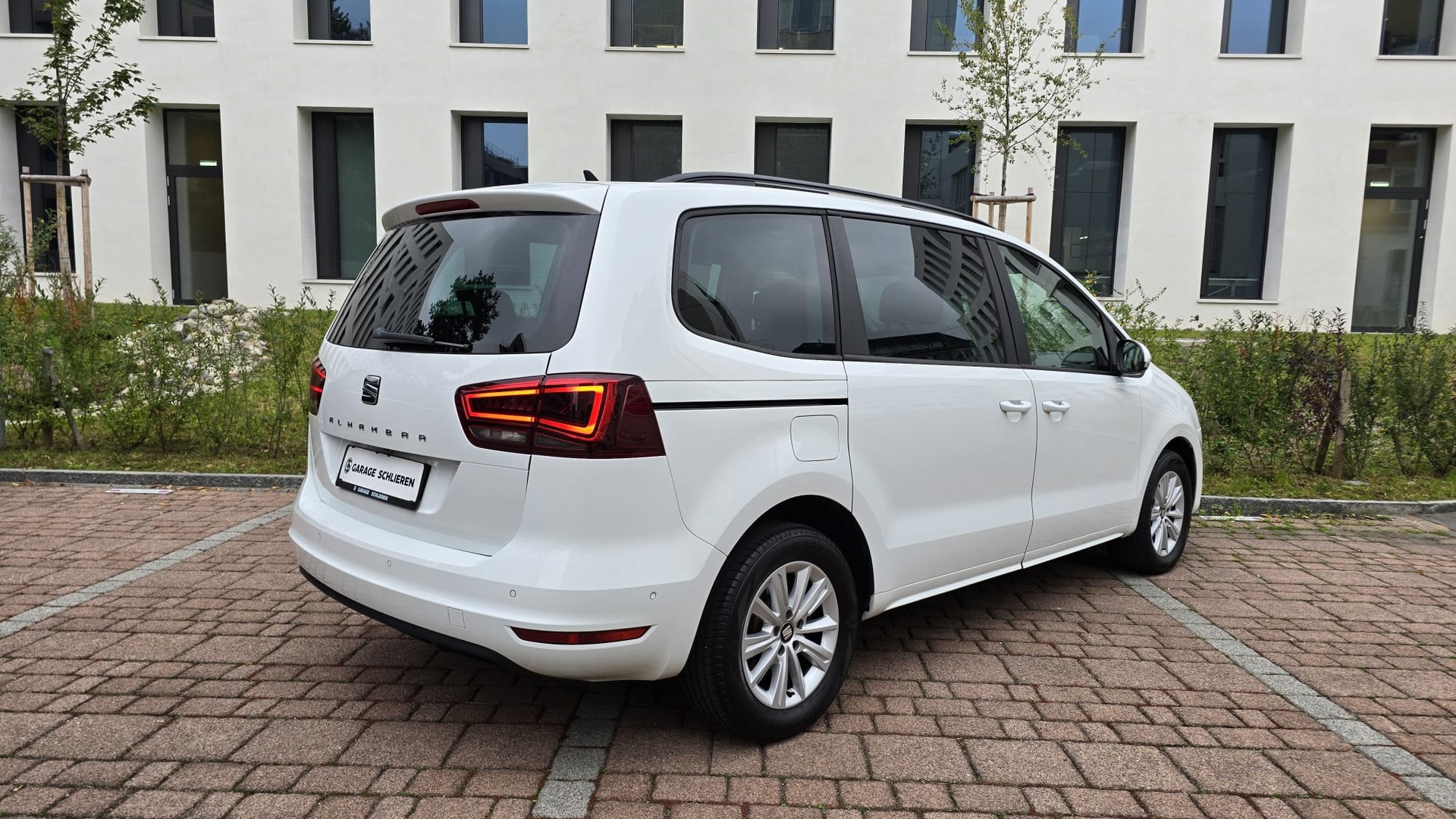 SEAT Alhambra 2.0 TDI Style DSG 7 Plätzer / Automat / Navigationsystem / Rückfahrtkamera / Frisch Ab MFK-image-5