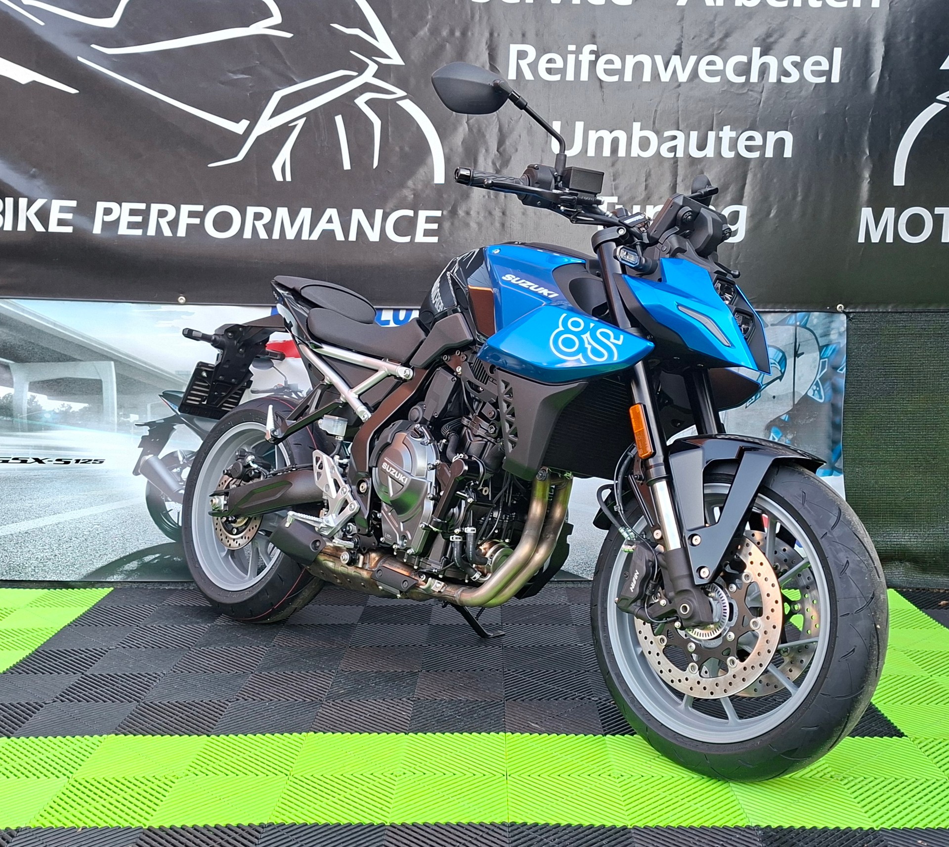 SUZUKI GSX 8 S (35kW)-image-1