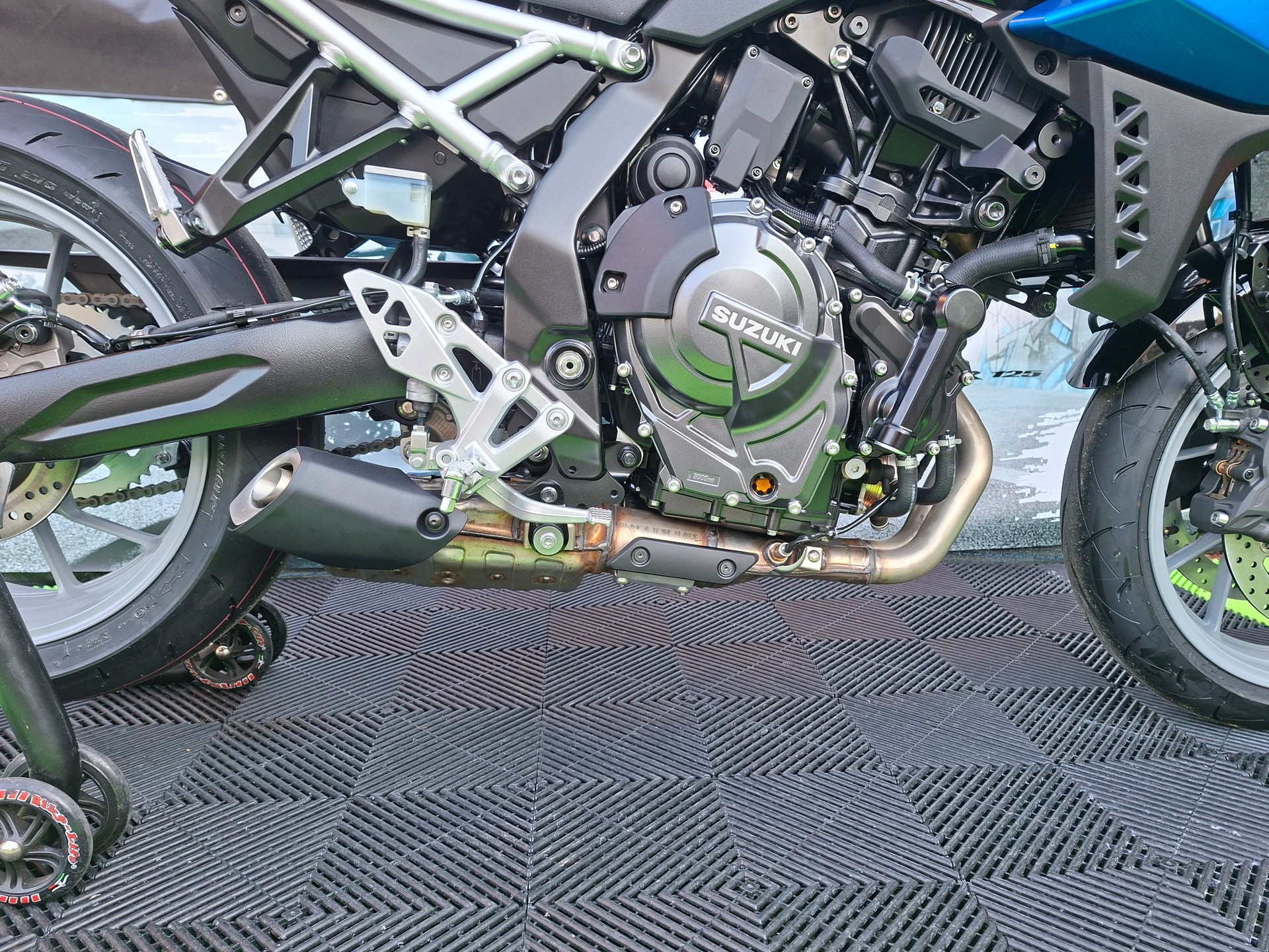 SUZUKI GSX 8 S (35kW)-image-12