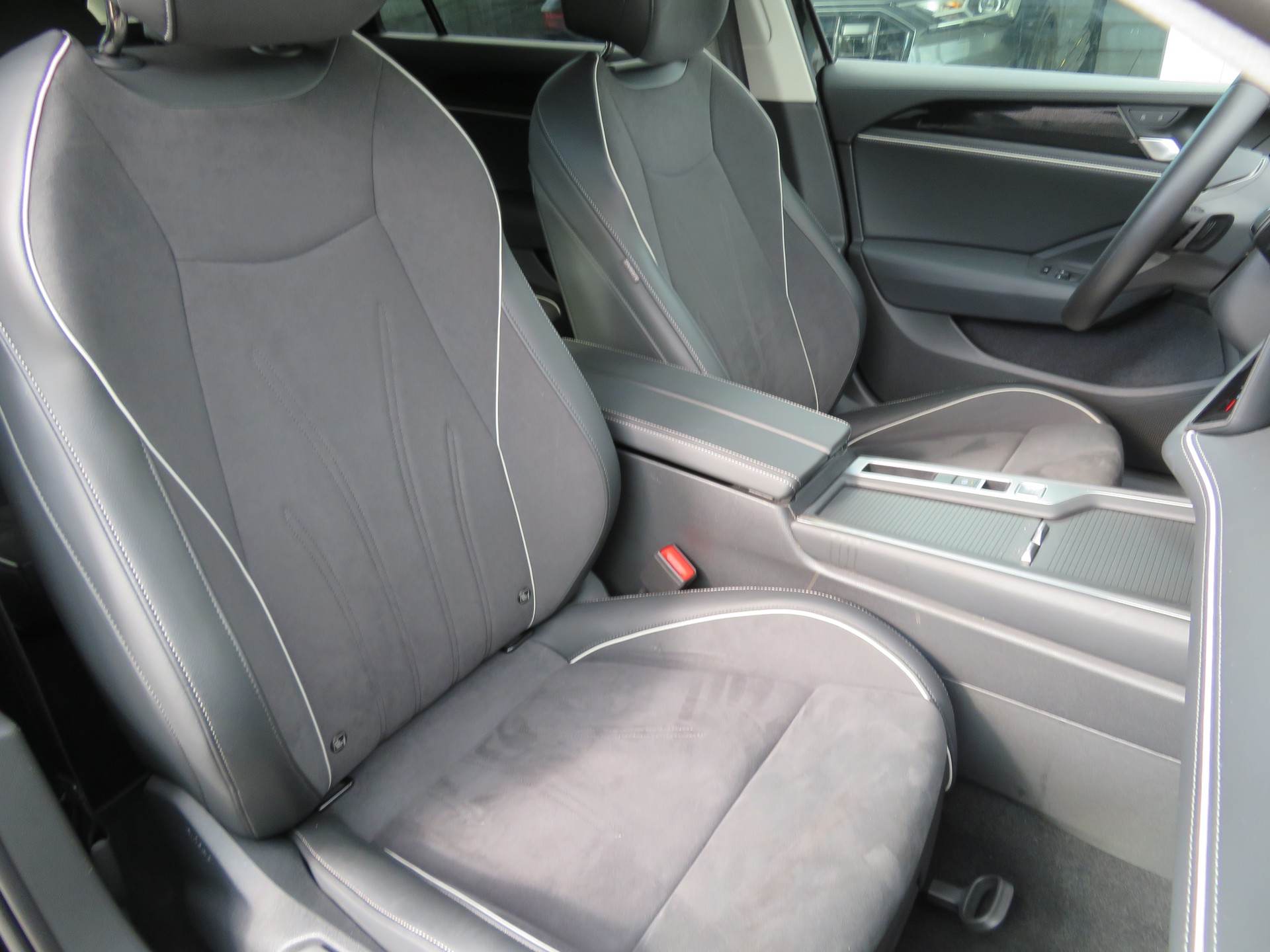 VW Passat Variant 1.5 TSI evo2 Plug-In- Hybrid Business DSG-image-10