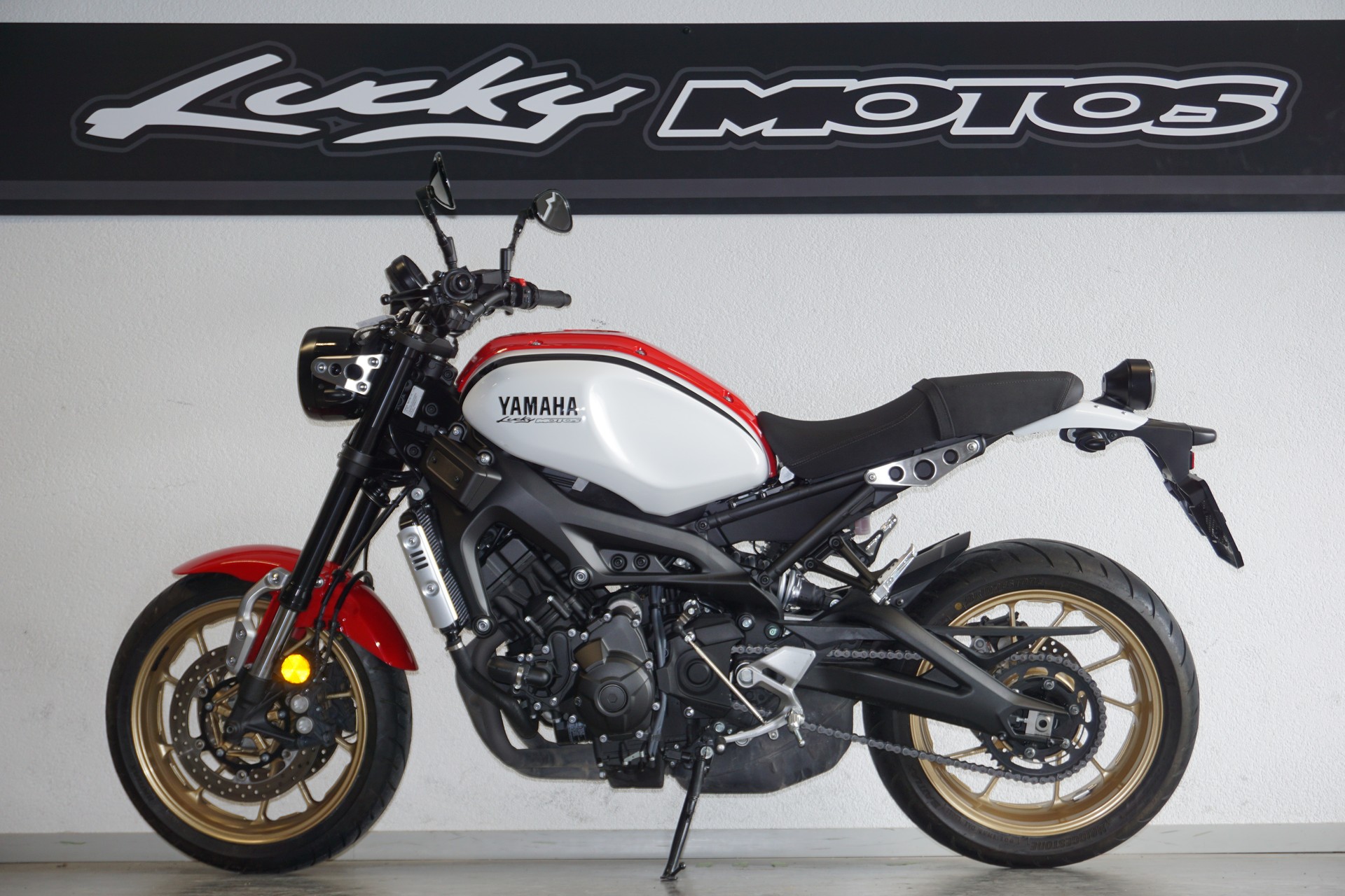 YAMAHA XSR 900