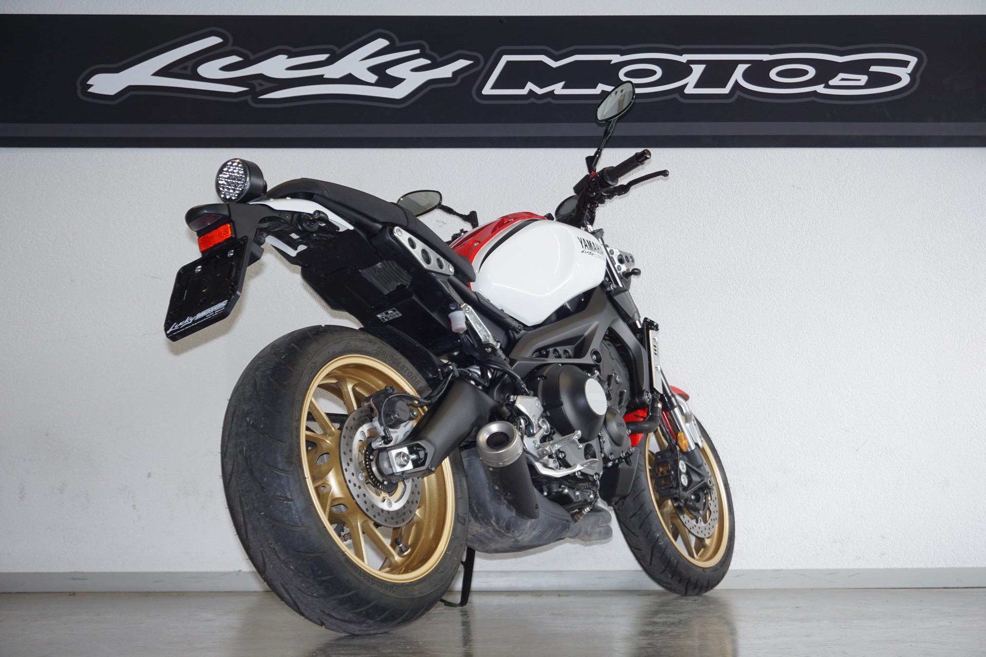YAMAHA XSR 900-image-1