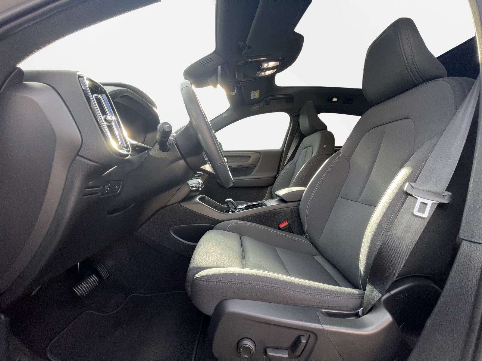 VOLVO C40 P8 Twin Recharge AWD-image-9