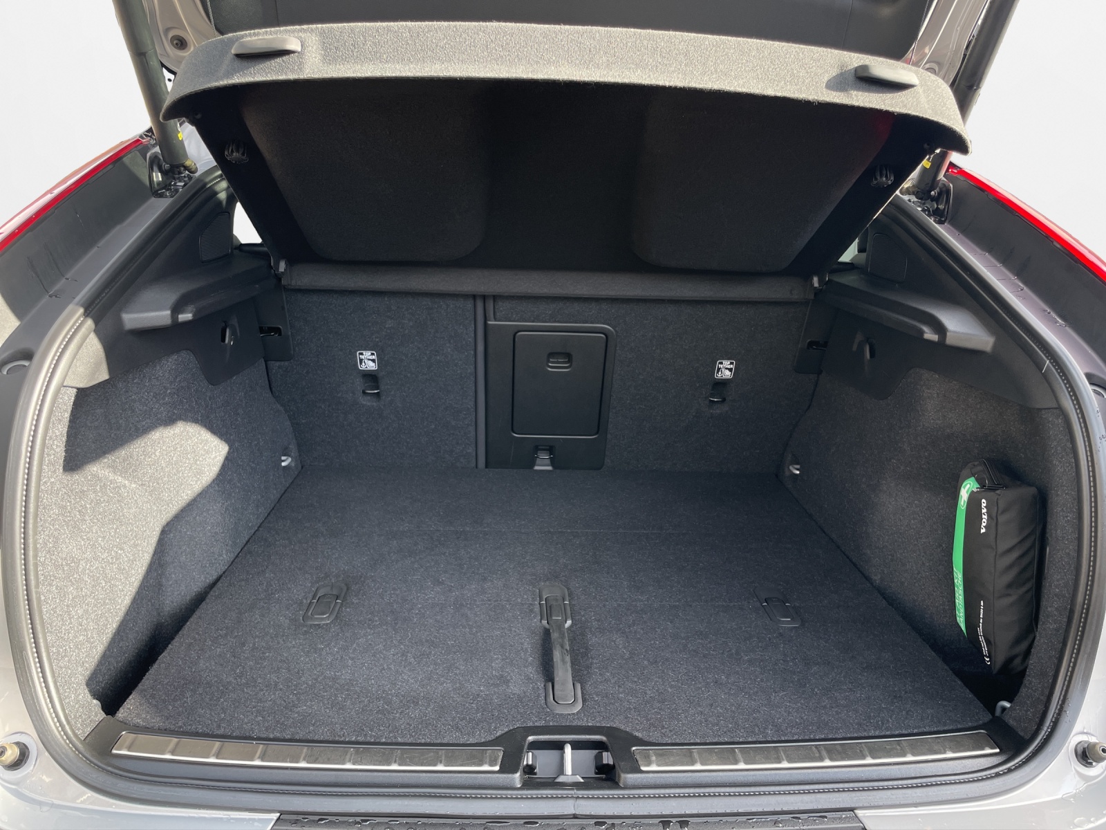VOLVO C40 P8 Twin Recharge AWD-image-14