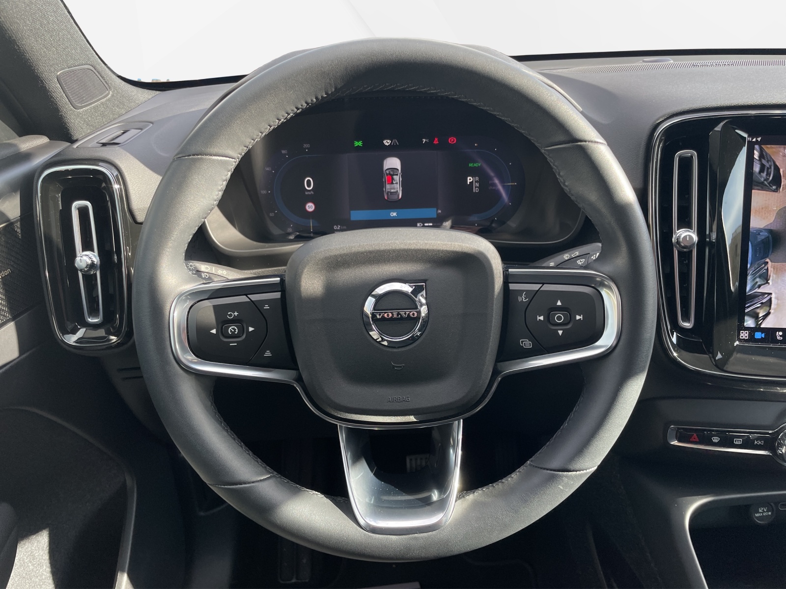 VOLVO C40 P8 Twin Recharge AWD-image-11