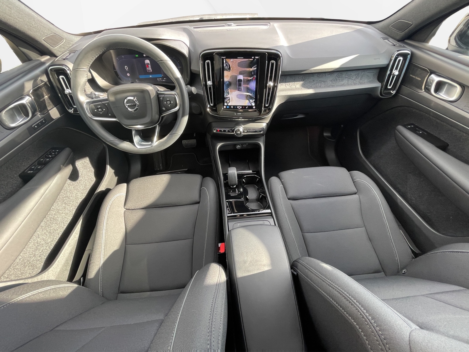 VOLVO C40 P8 Twin Recharge AWD-image-10