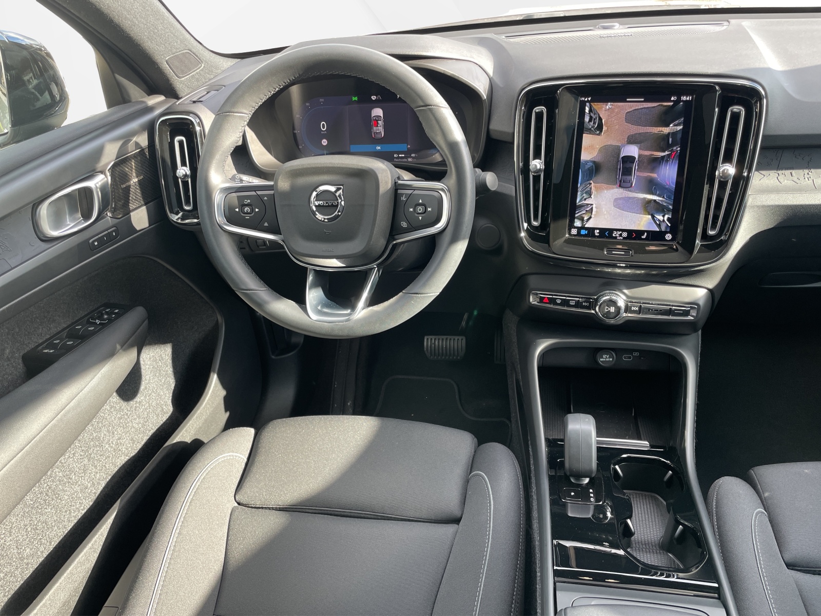 VOLVO C40 P8 Twin Recharge AWD-image-12