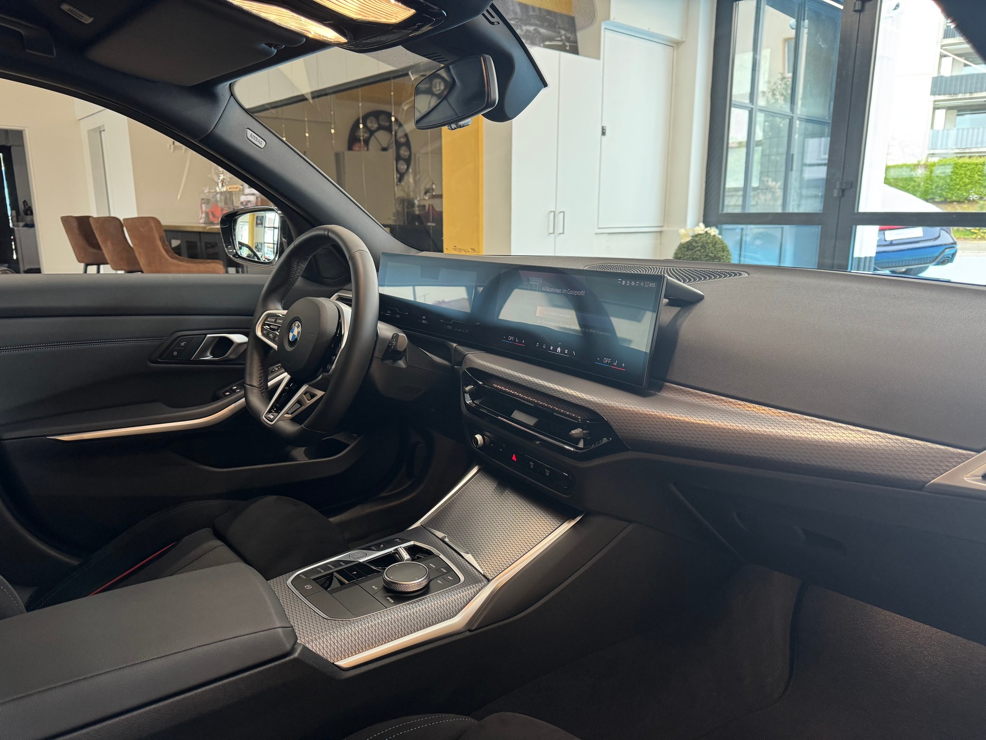 BMW 330i Touring xDrive Steptronic M Sport-image-16