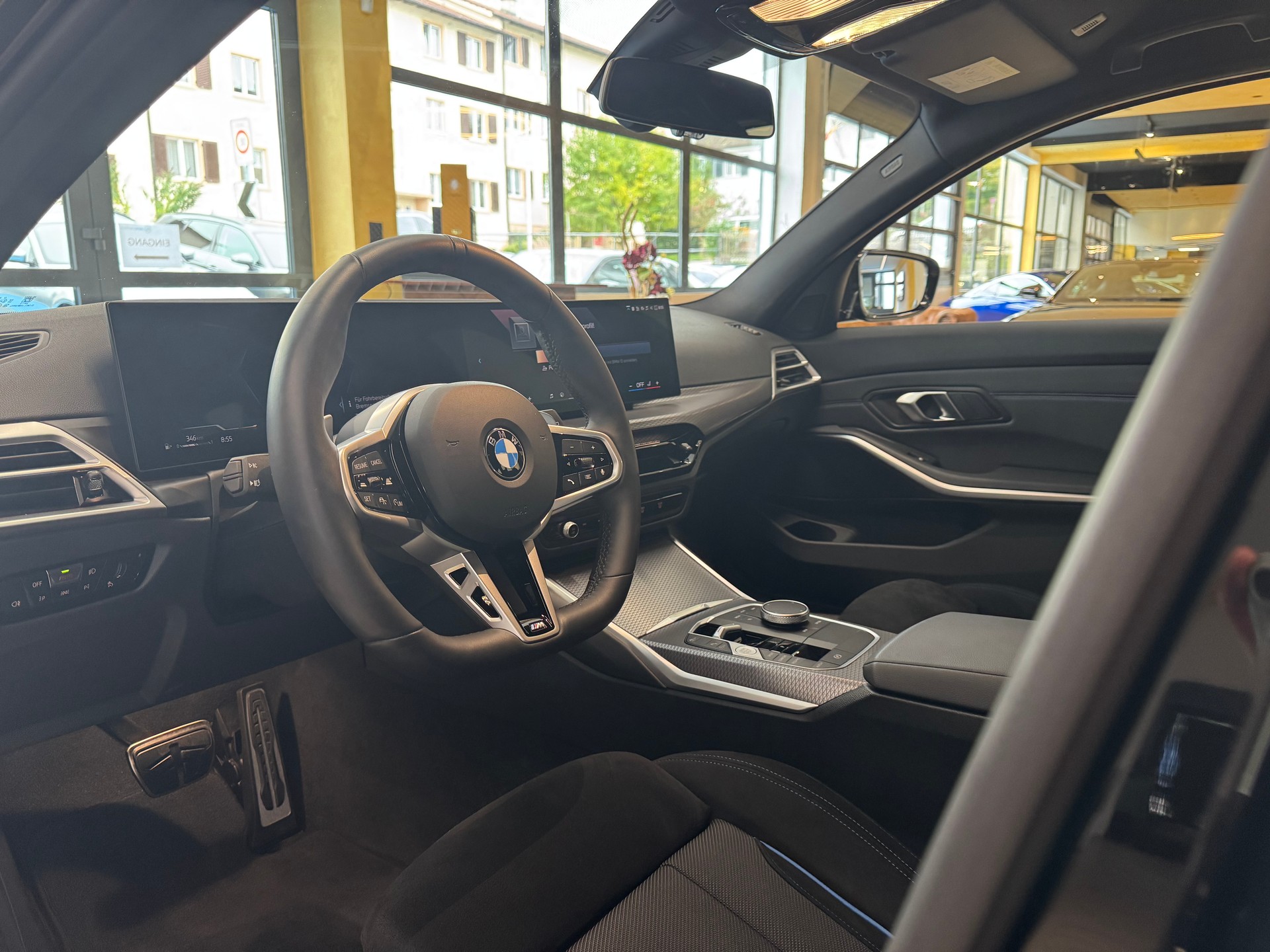 BMW 330i Touring xDrive Steptronic M Sport-image-13