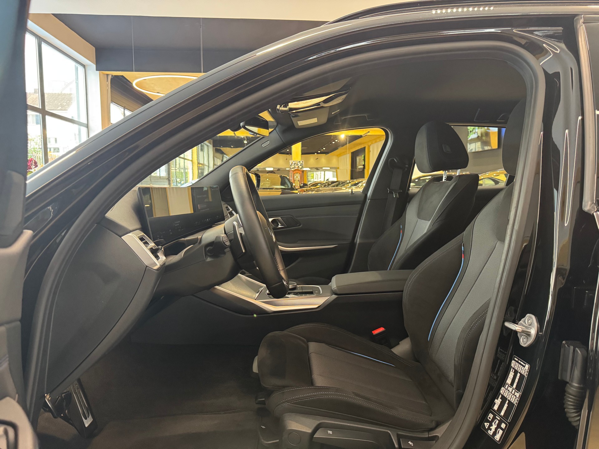 BMW 330i Touring xDrive Steptronic M Sport-image-14