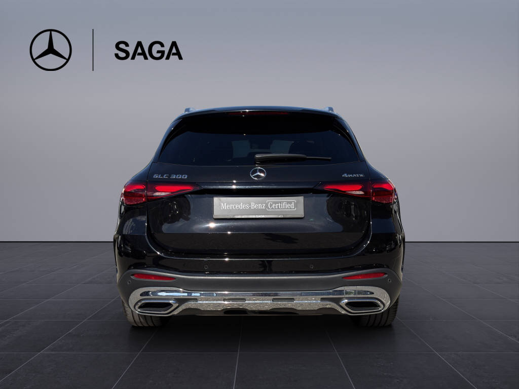 MERCEDES-BENZ GLC 300 AMG Line 4matic-image-4