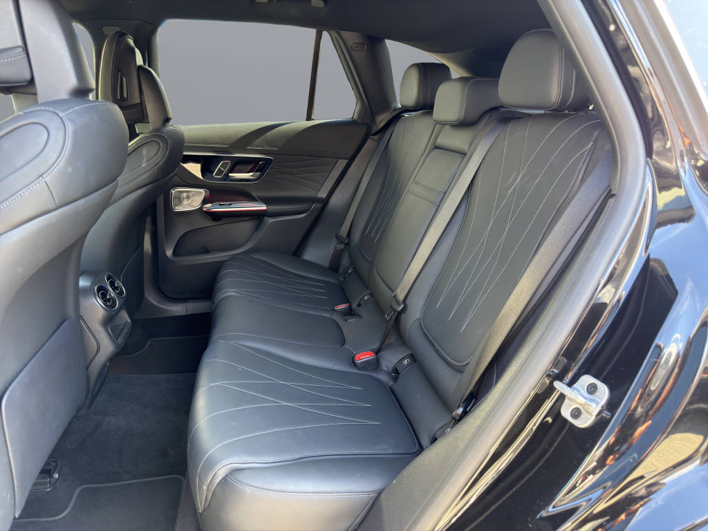 MERCEDES-BENZ GLC 300 AMG Line 4matic-image-13