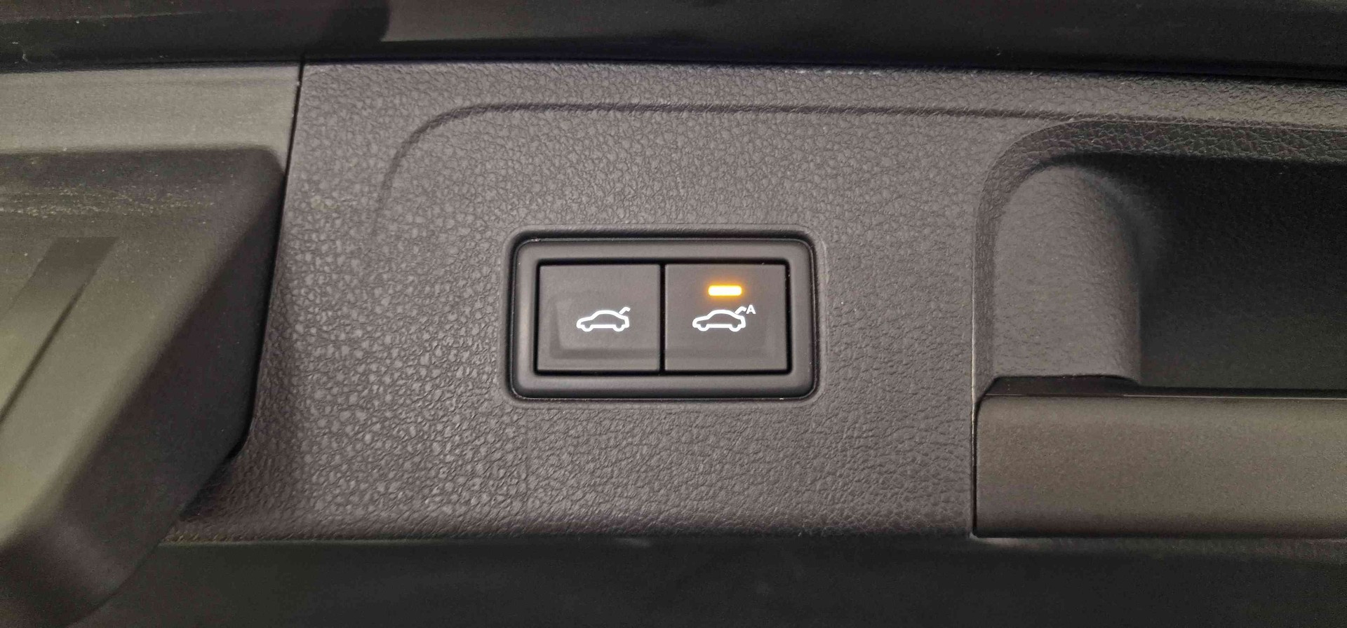 VW Passat 2.0 TDI BMT Elegance 4Motion DSG-image-22