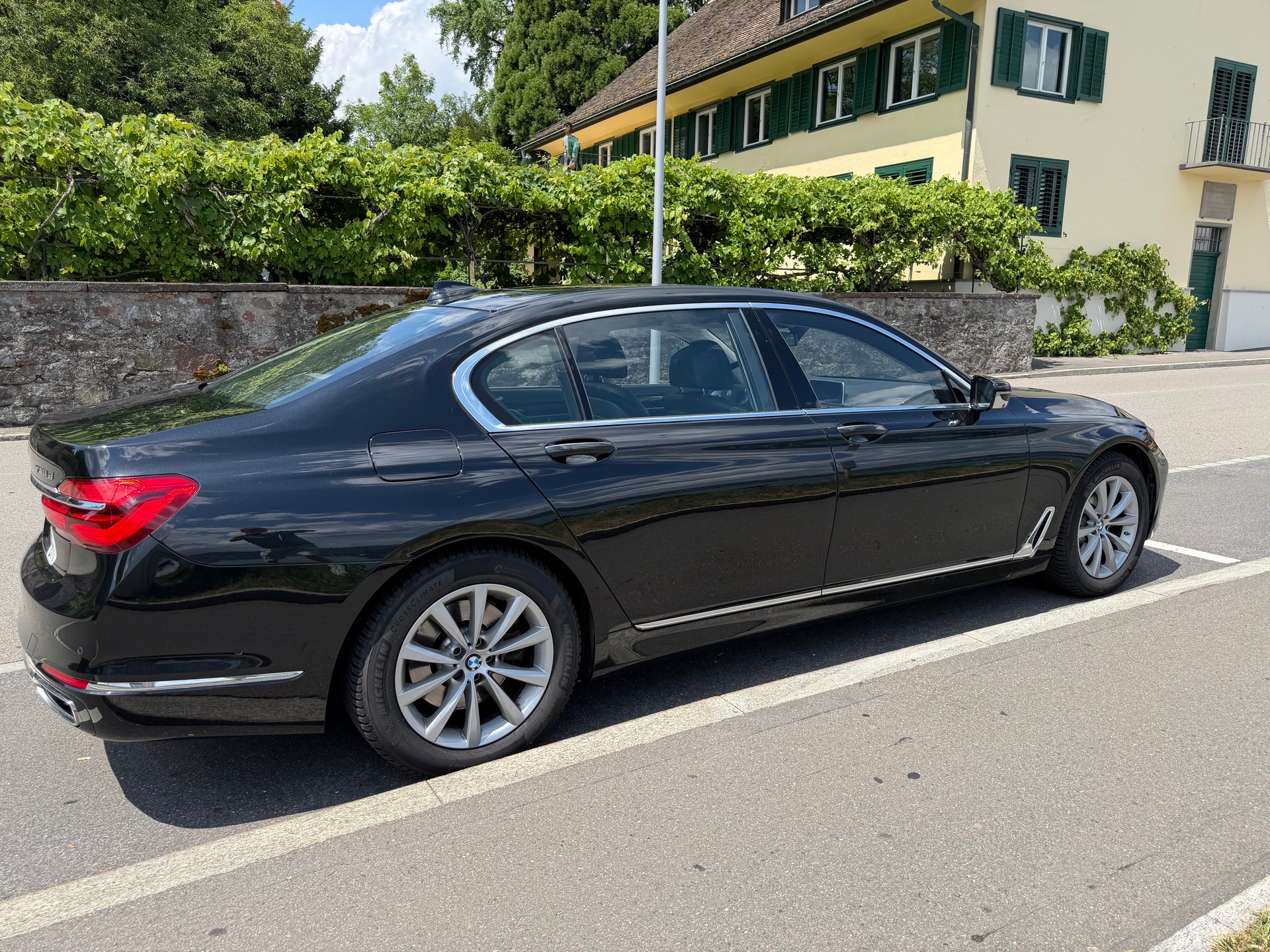 BMW 730Ld xDrive-image-2